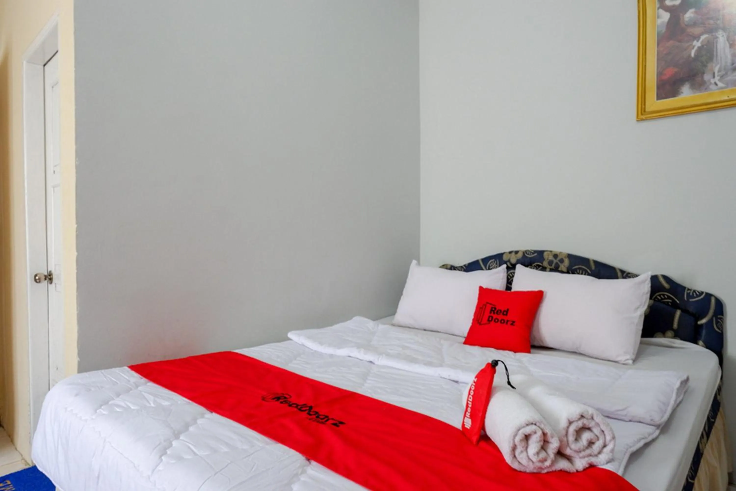 Bed in RedDoorz @ Hotel Aulia Majene