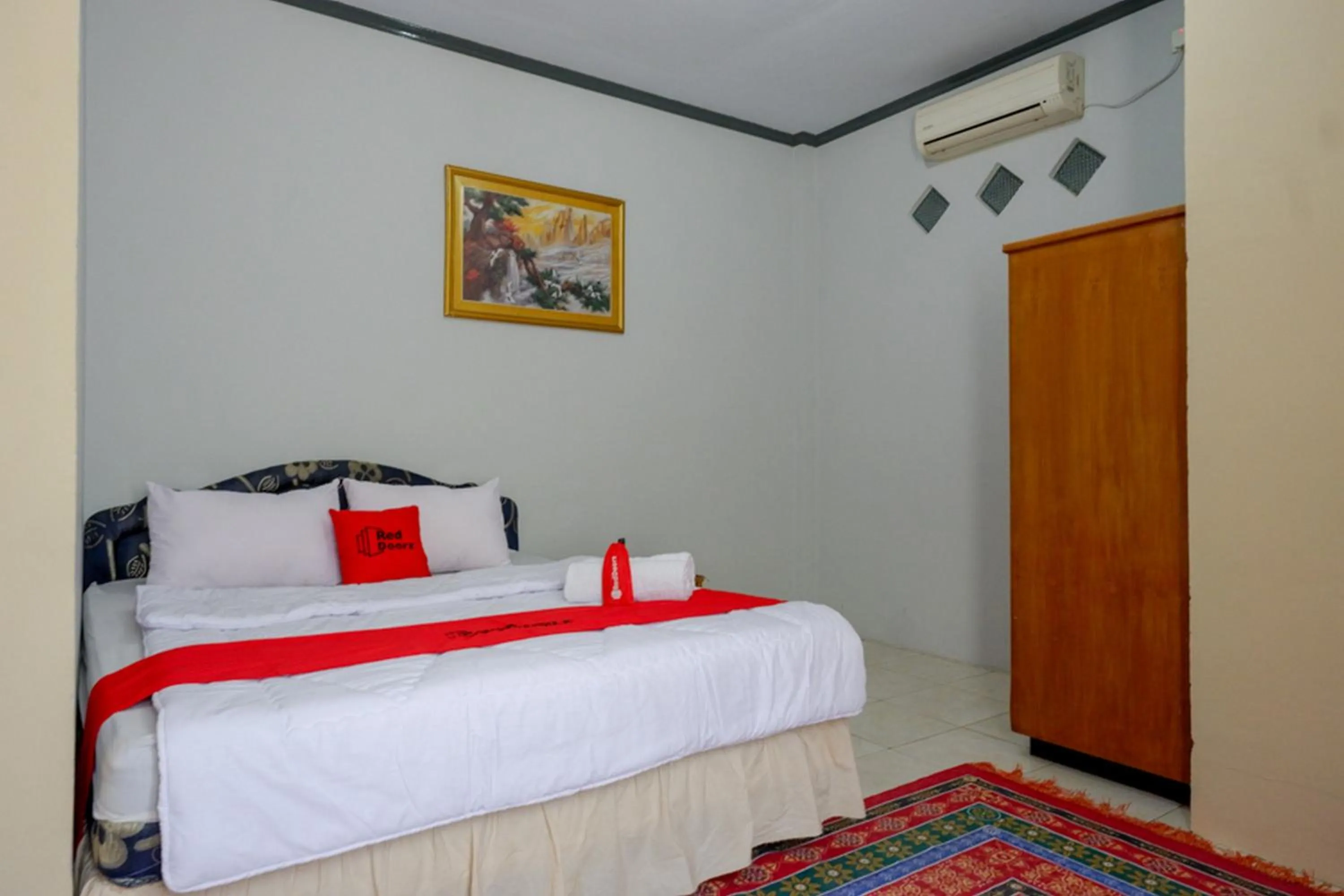 Bed in RedDoorz @ Hotel Aulia Majene