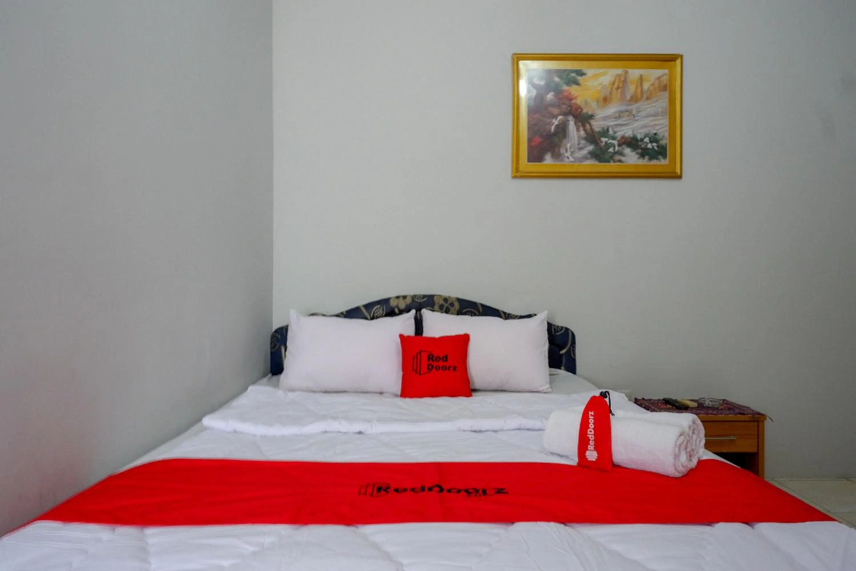 Bed in RedDoorz @ Hotel Aulia Majene