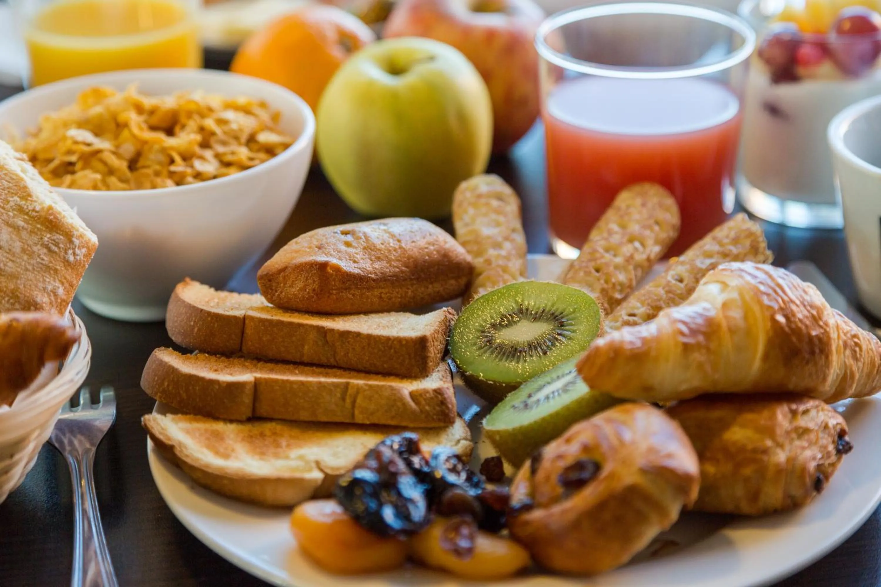 Breakfast in The Originals Boutique Hôtel Spa Beuzeville Honfleur Sud