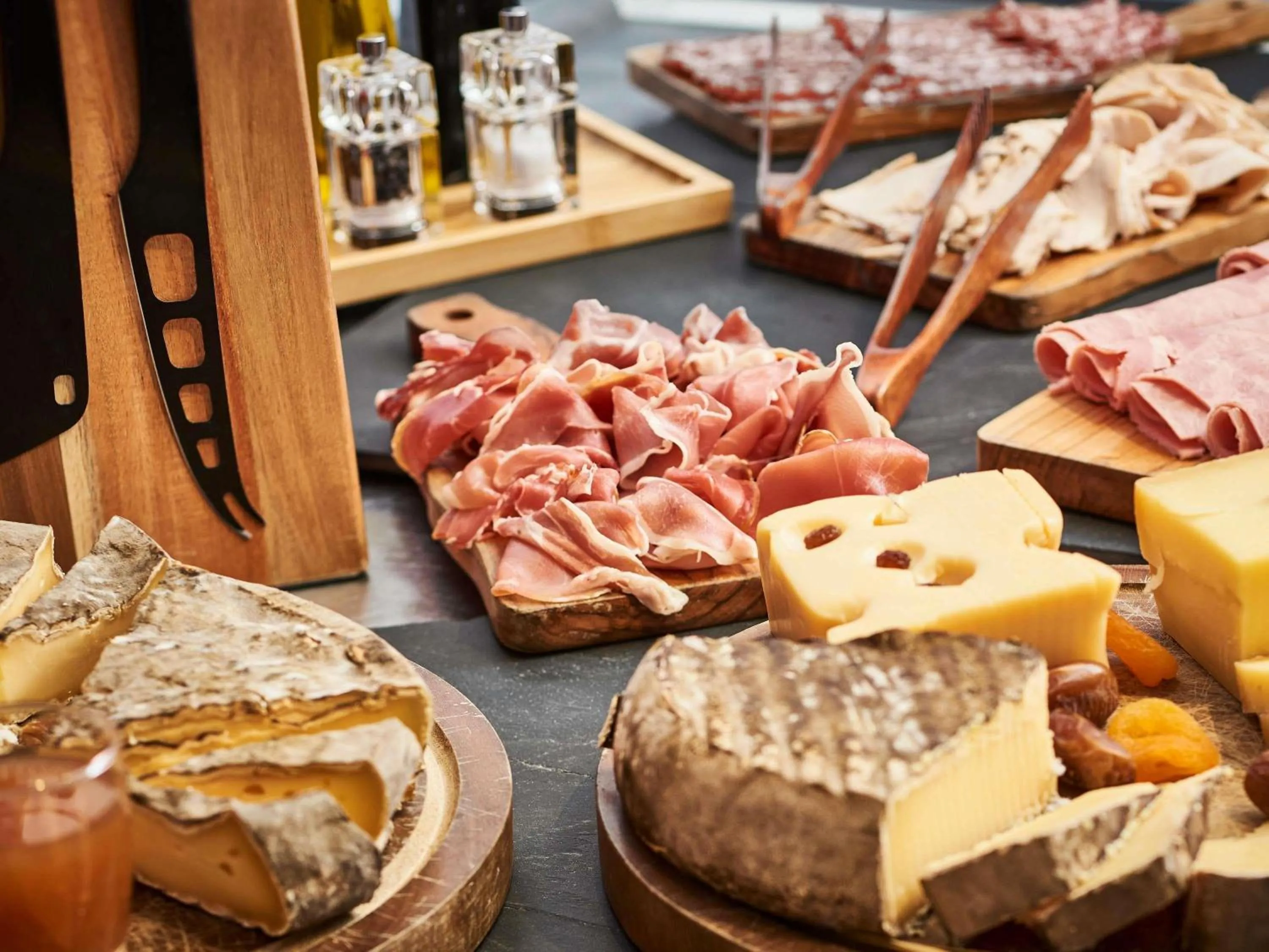 Breakfast in AppartHotel Mercure Paris Boulogne