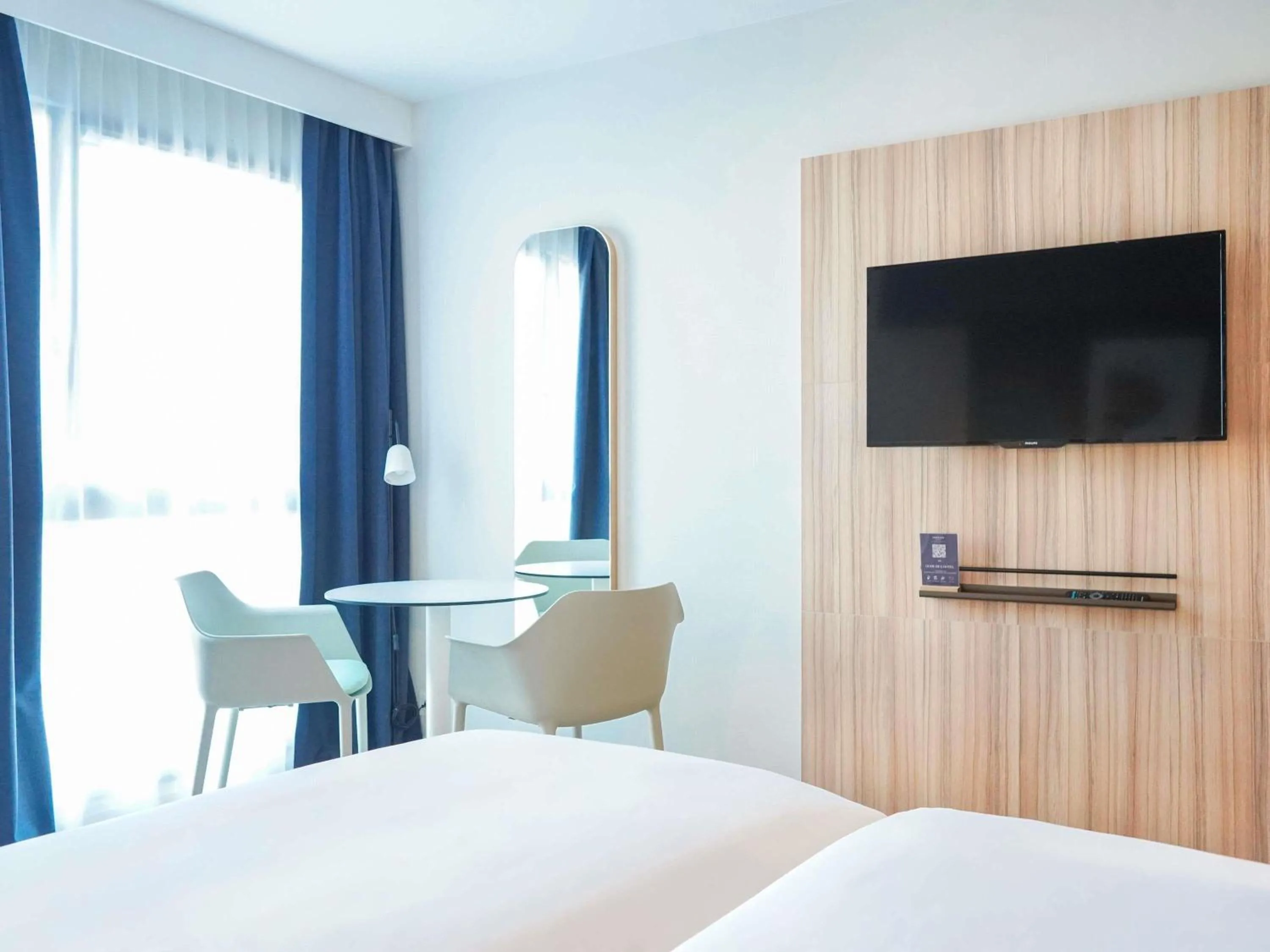 Bedroom, Bed in AppartHotel Mercure Paris Boulogne