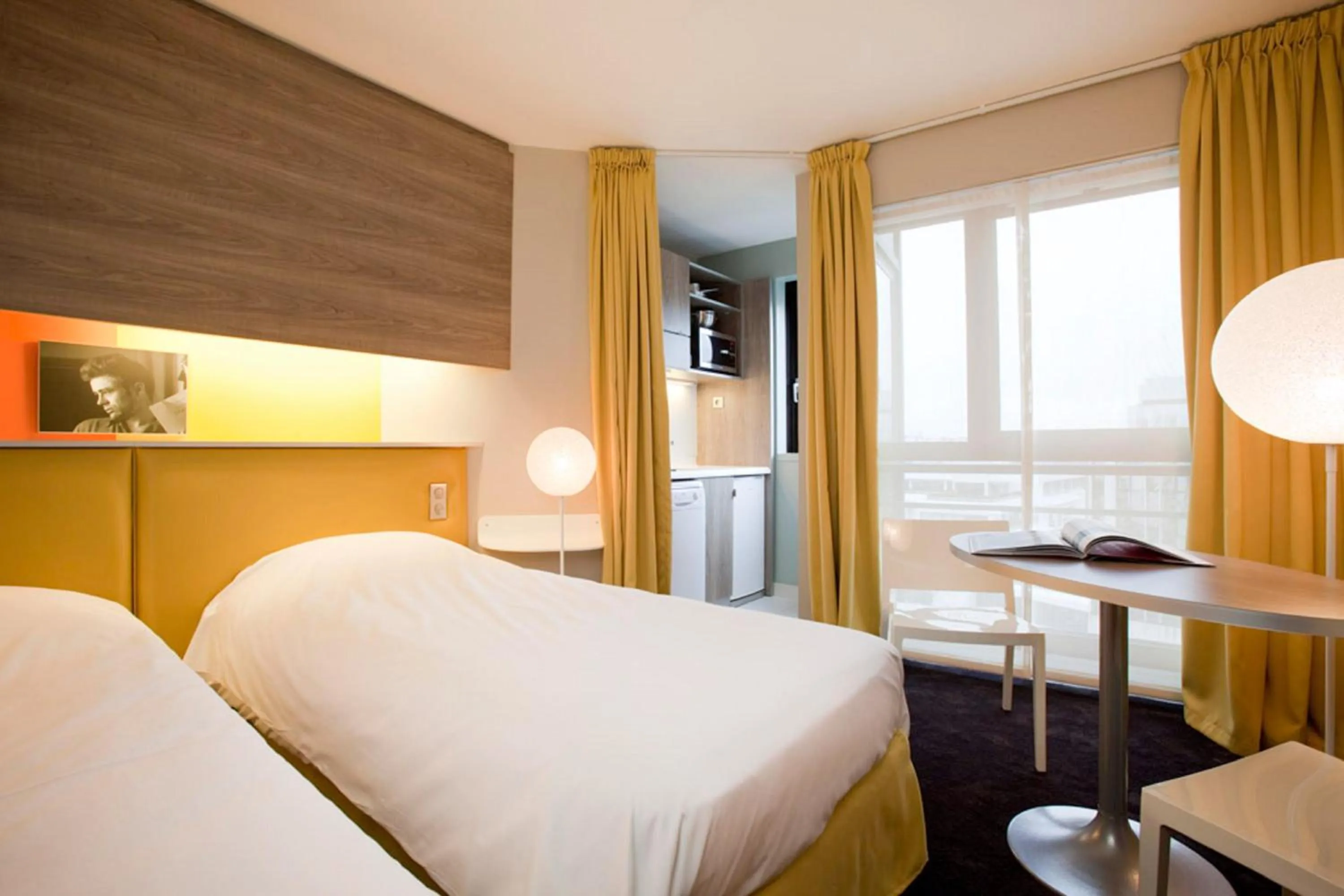 Bedroom, Bed in AppartHotel Mercure Paris Boulogne
