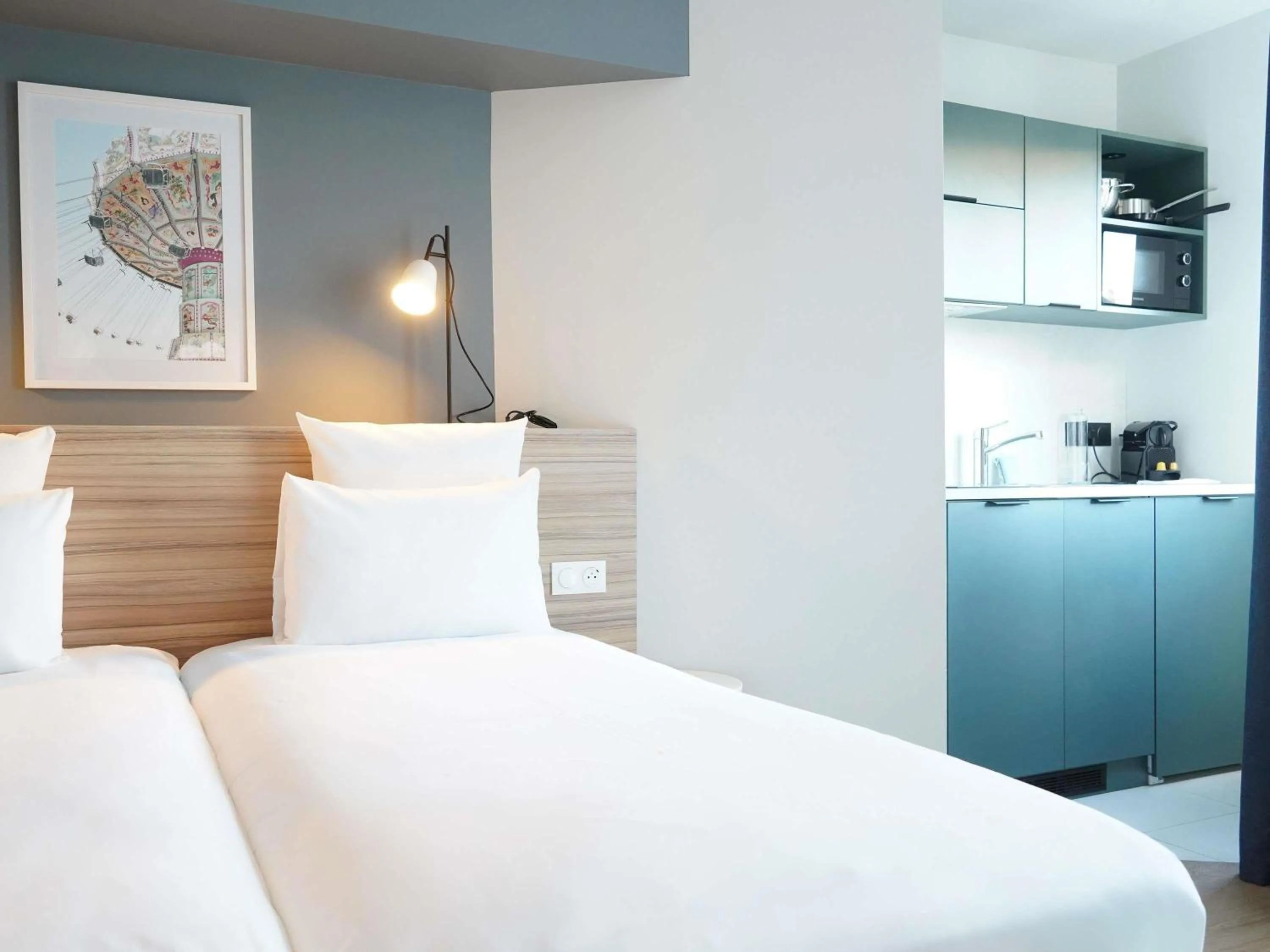 Bedroom, Bed in AppartHotel Mercure Paris Boulogne