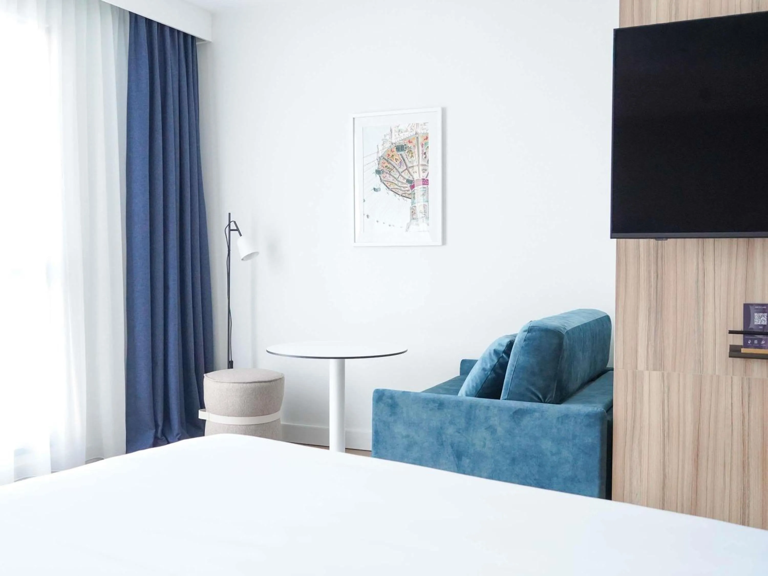 Bedroom, Bed in AppartHotel Mercure Paris Boulogne