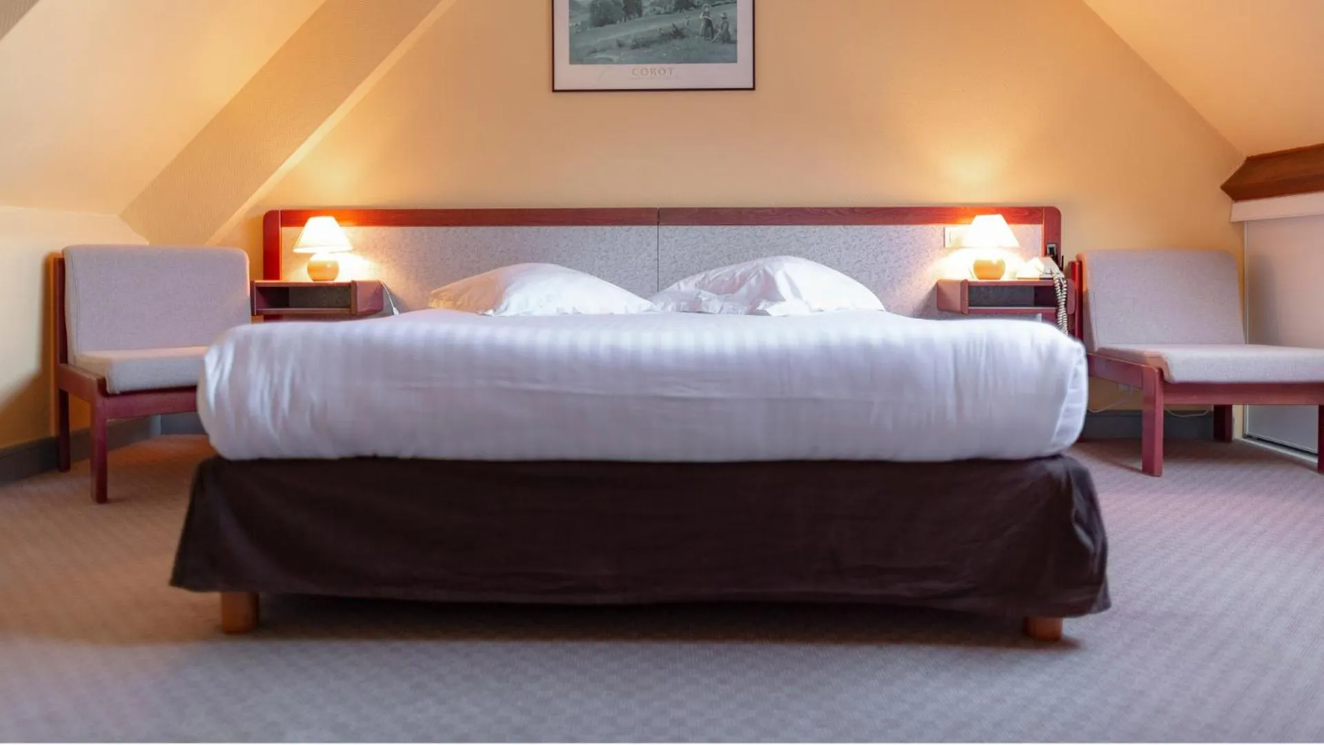 Bed in Les Bains de Mer Riviera Bretonne