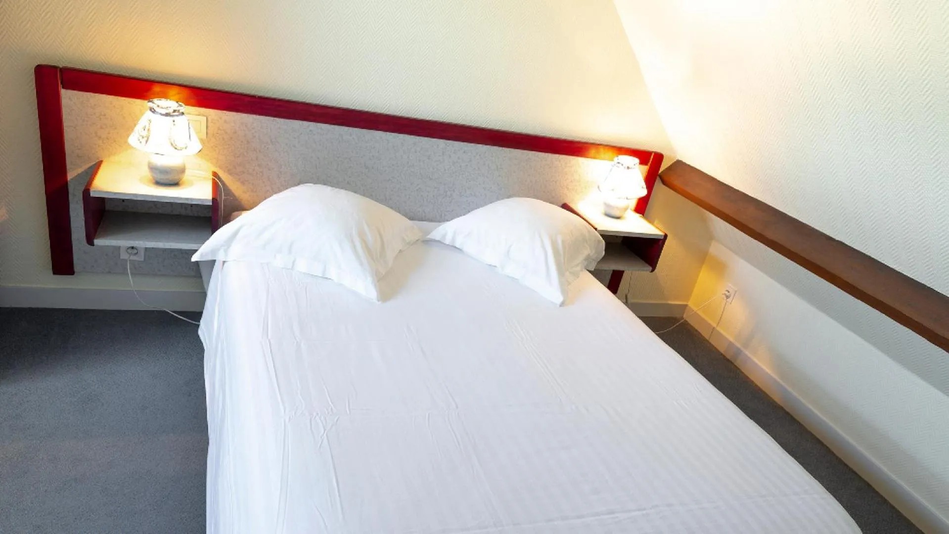 Bed in Les Bains de Mer Riviera Bretonne