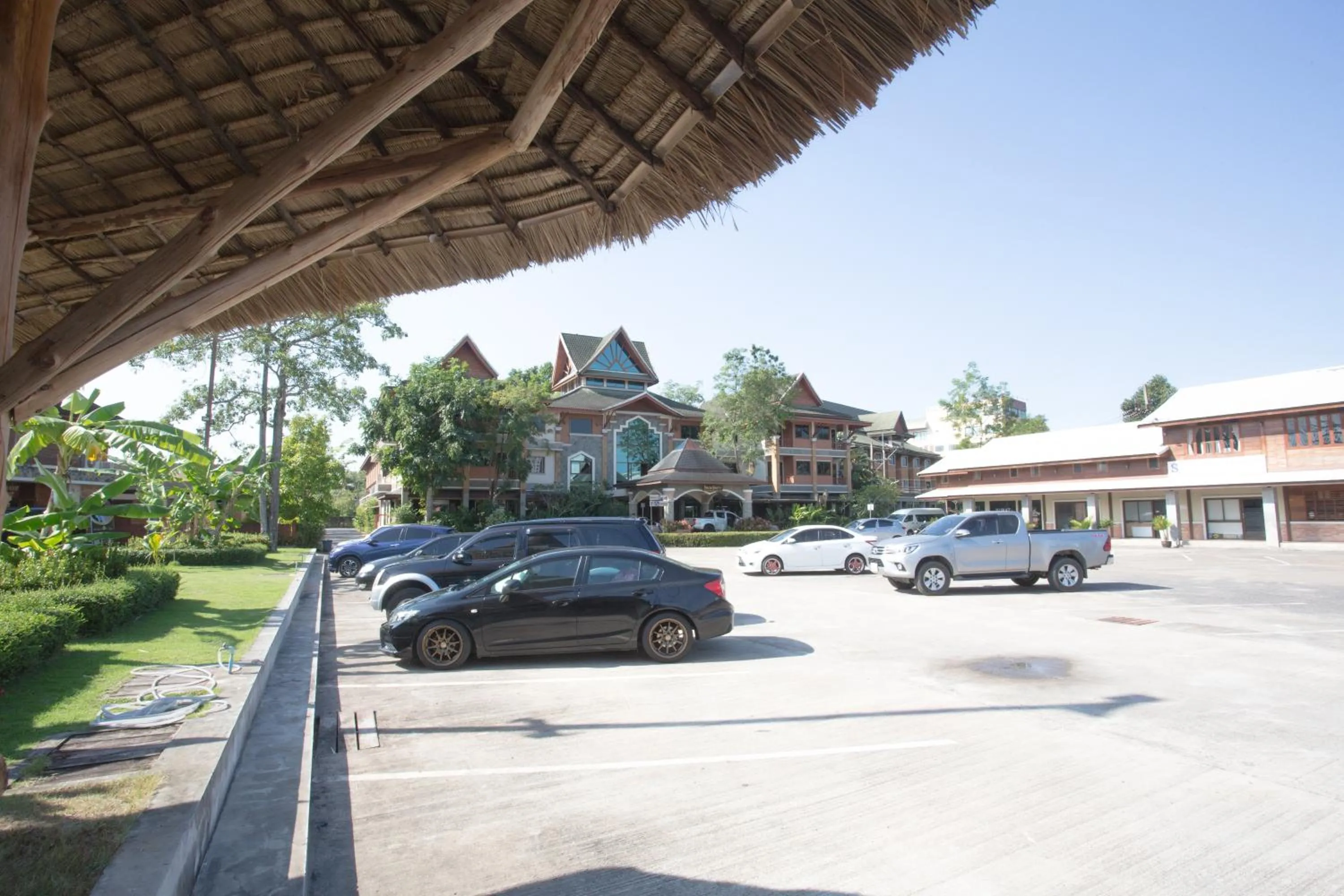 Parking in 100 Islands Resort & Spa