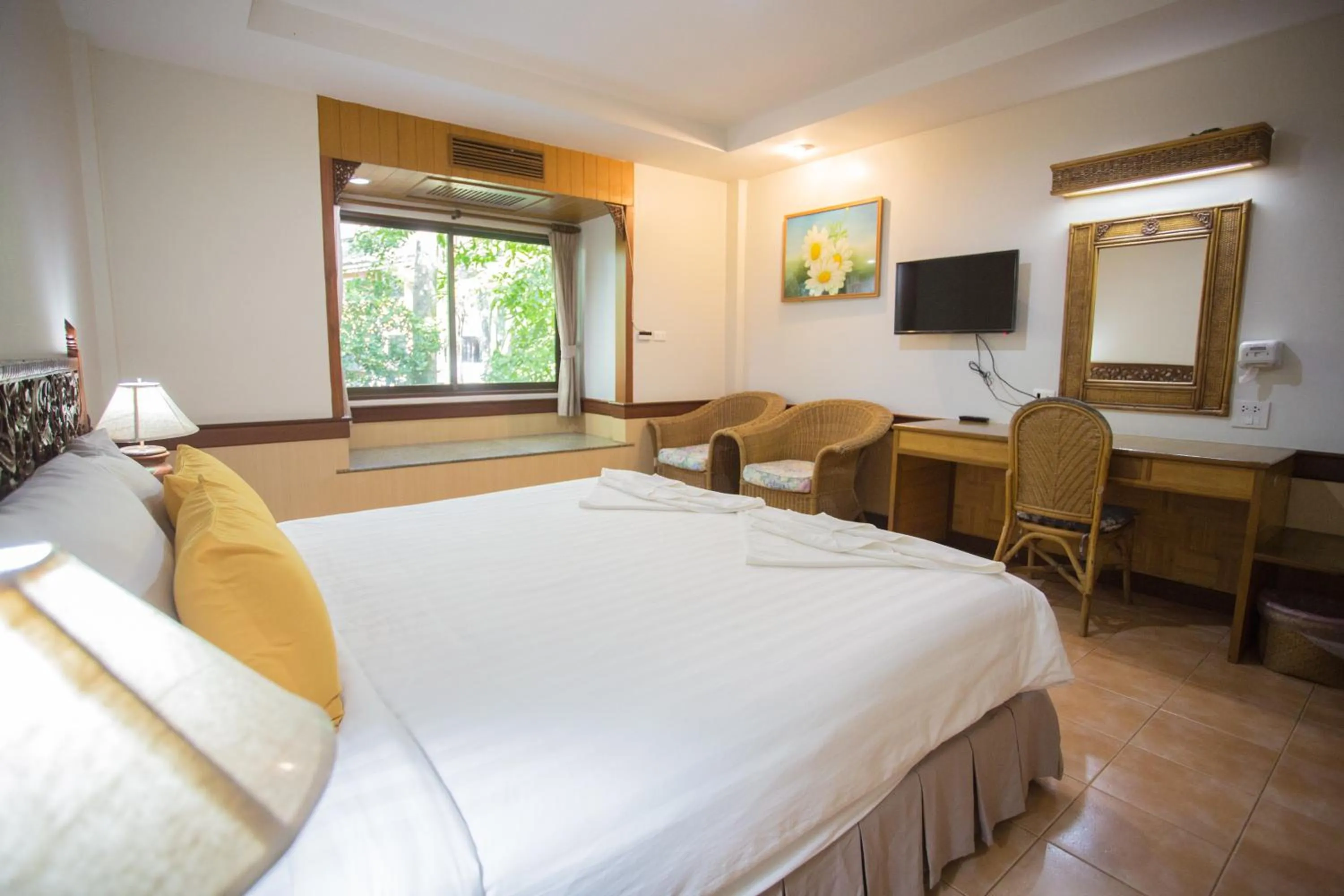 TV and multimedia, Bed in 100 Islands Resort & Spa