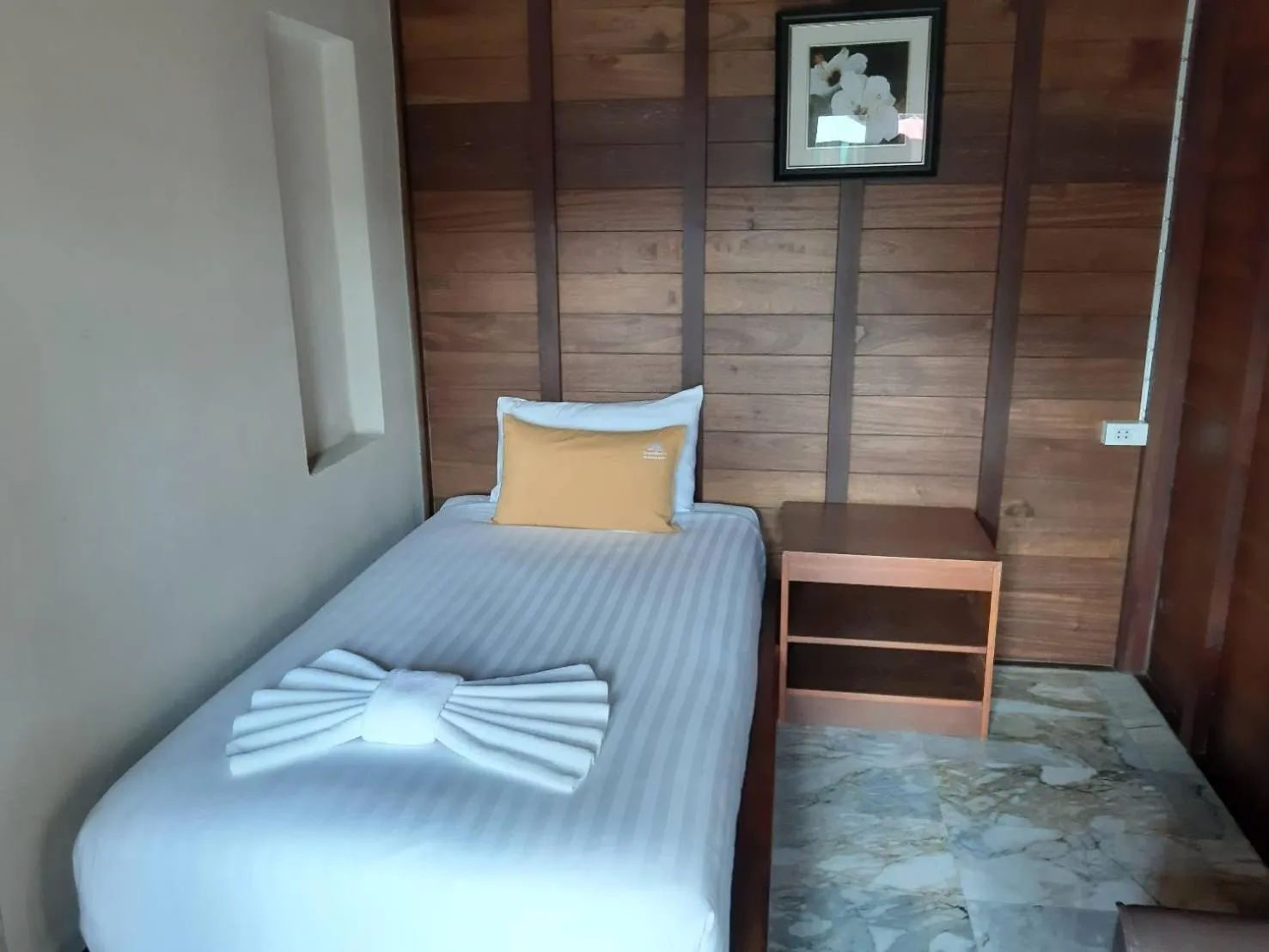 Bed in 100 Islands Resort & Spa