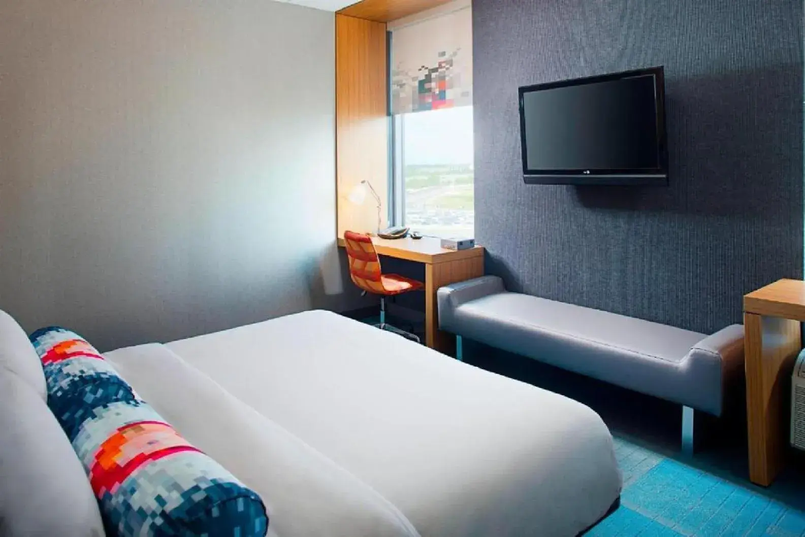 Standard King Room in Aloft Philadelphia Airport Standard King Room in Aloft Philadelphia Airport