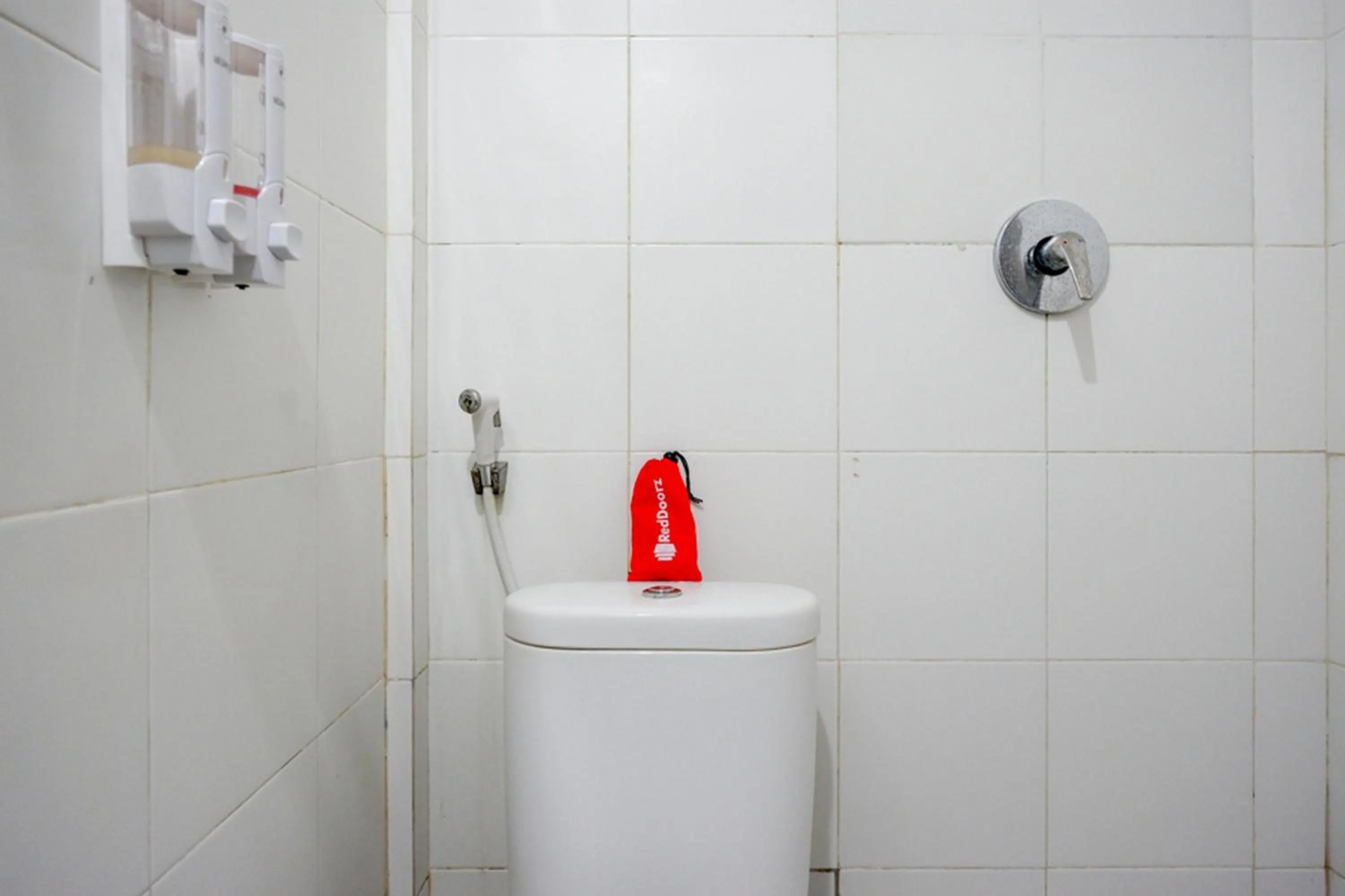 RedDoorz @ Hotel Grand Aulia Majene