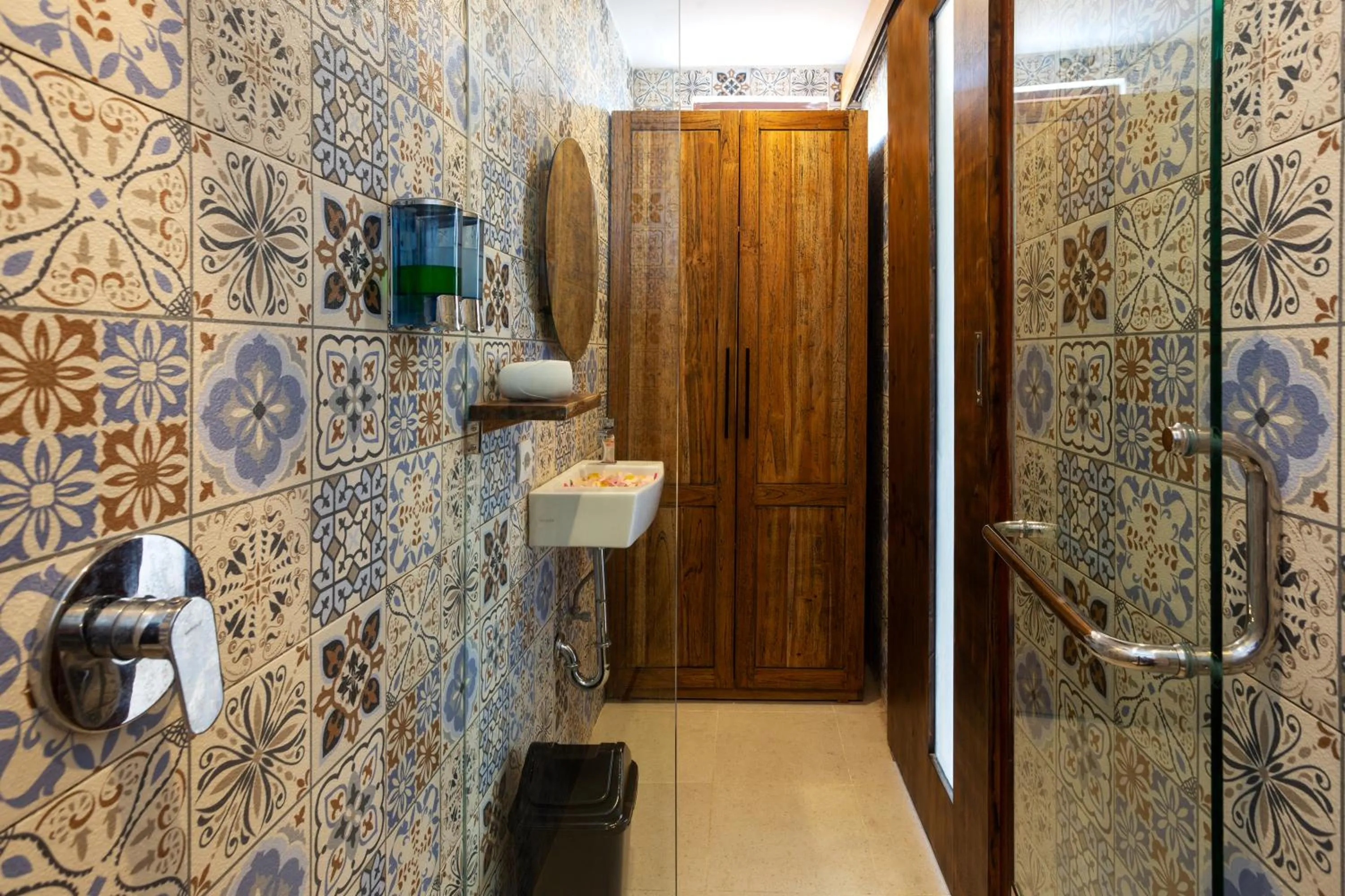 Toilet in Radea Villa