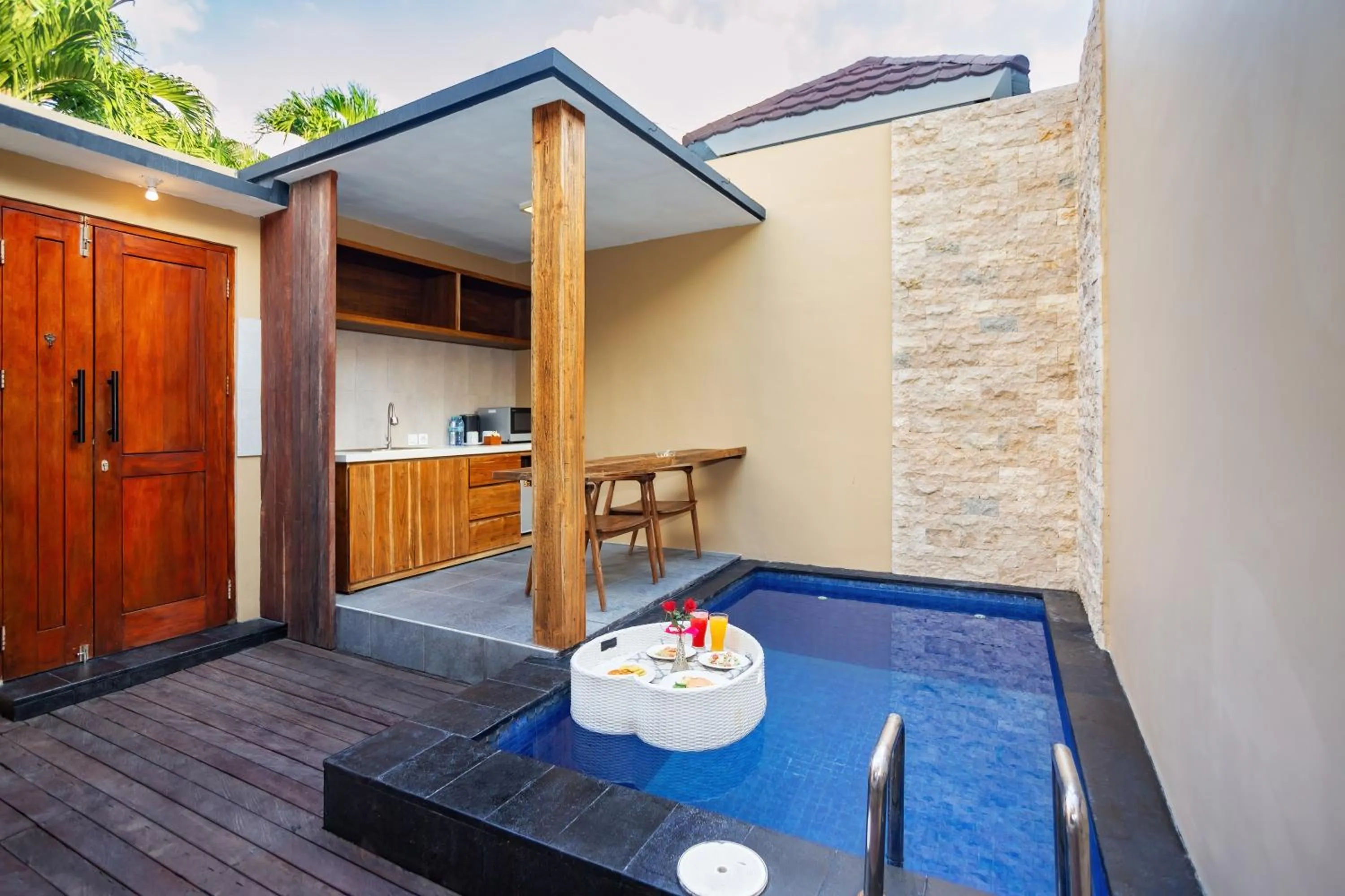 Swimming pool in Radea Villa