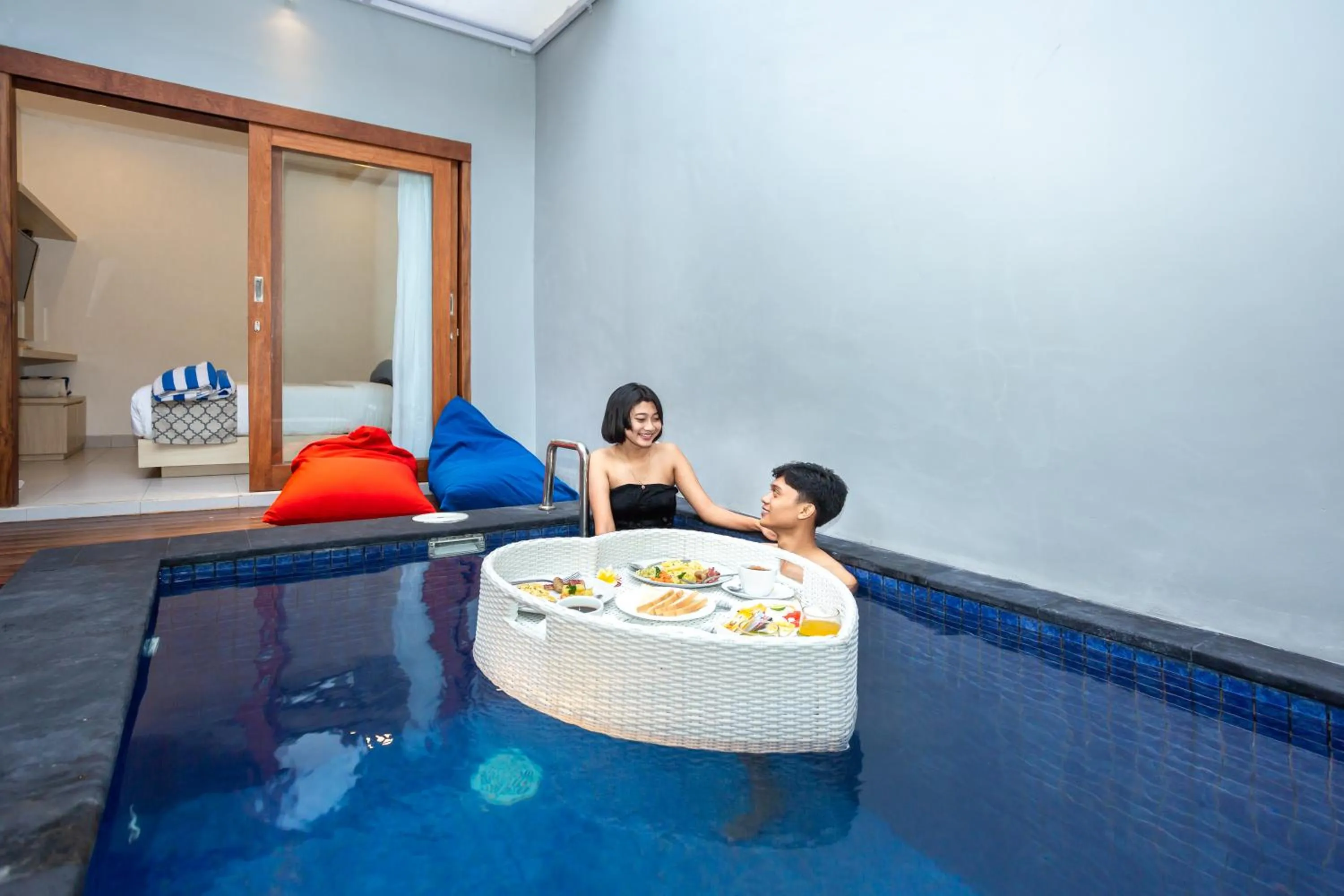 Swimming pool in Radea Villa