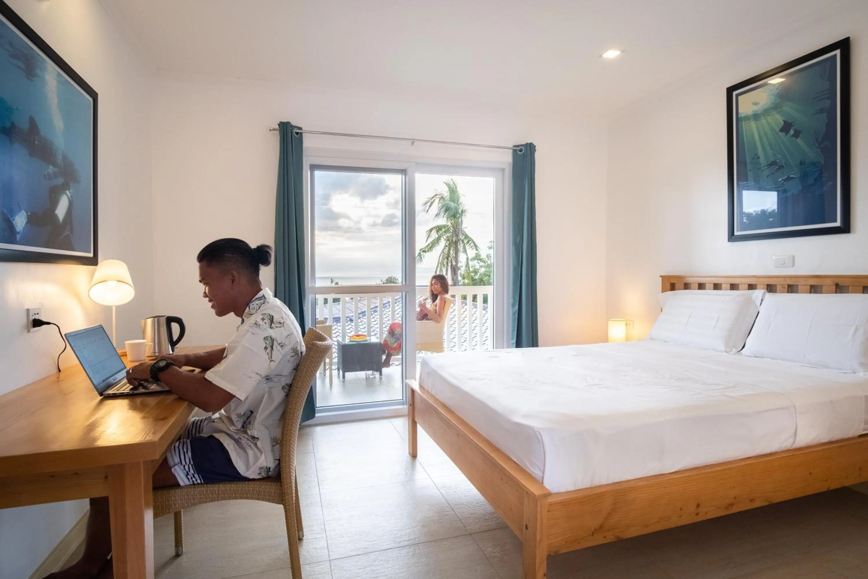 Bed in Cebu Seaview Dive Resort