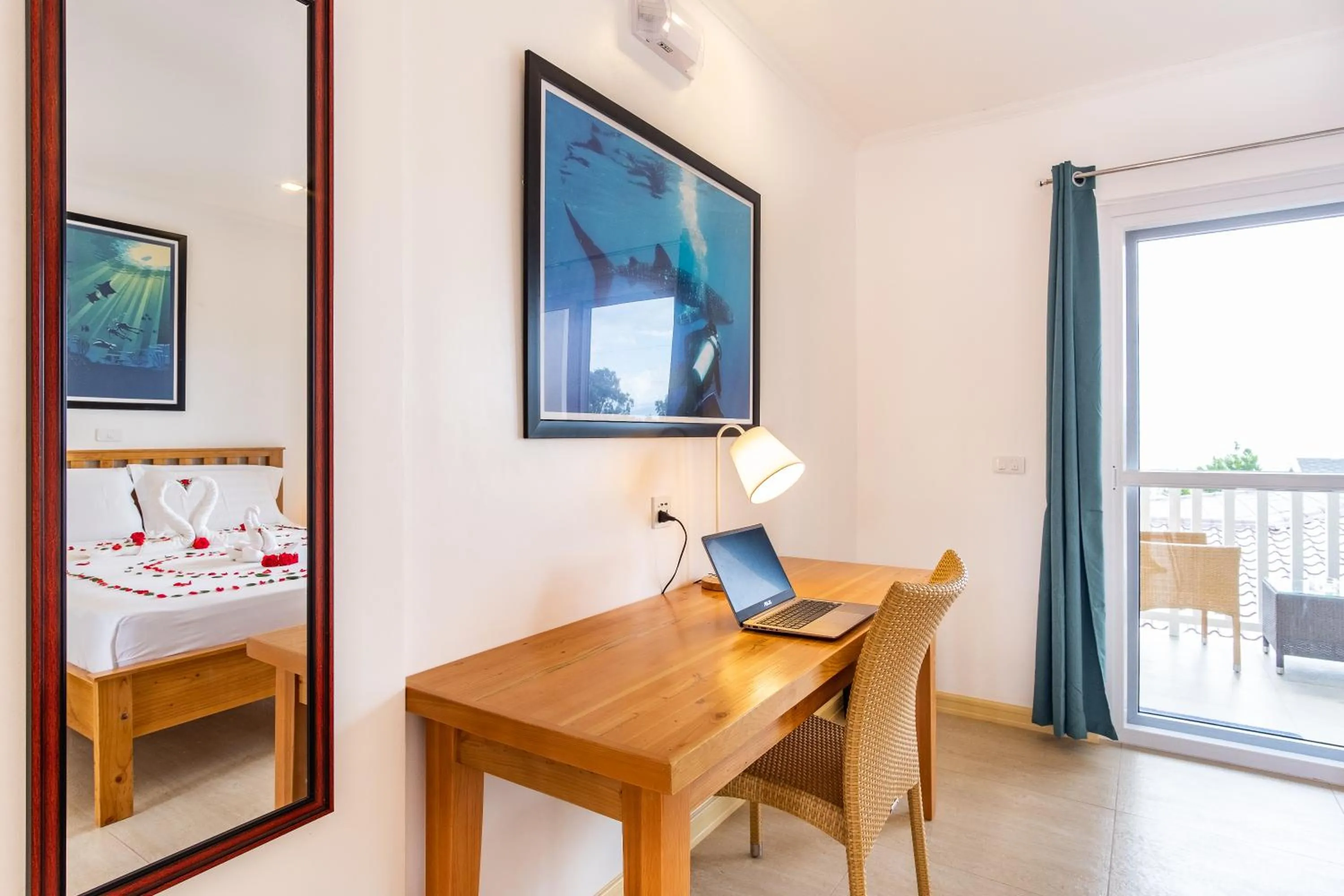 Bed in Cebu Seaview Dive Resort