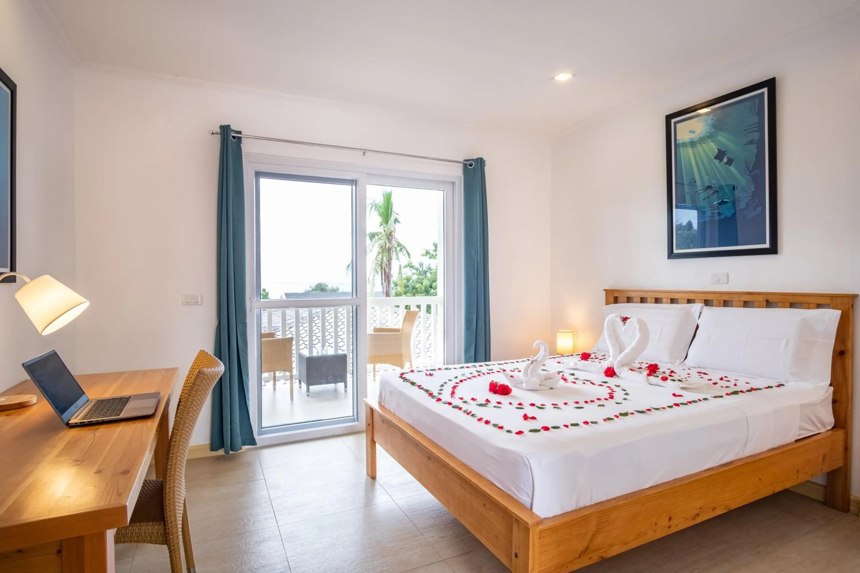 Bed in Cebu Seaview Dive Resort