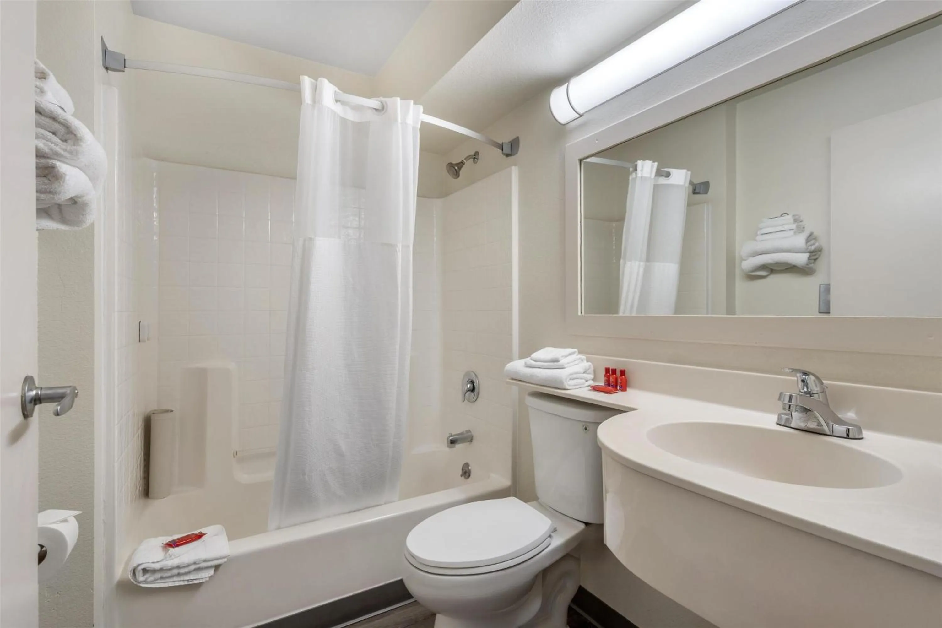 Bathroom in SureStay by Best Western Sacramento South Natomas