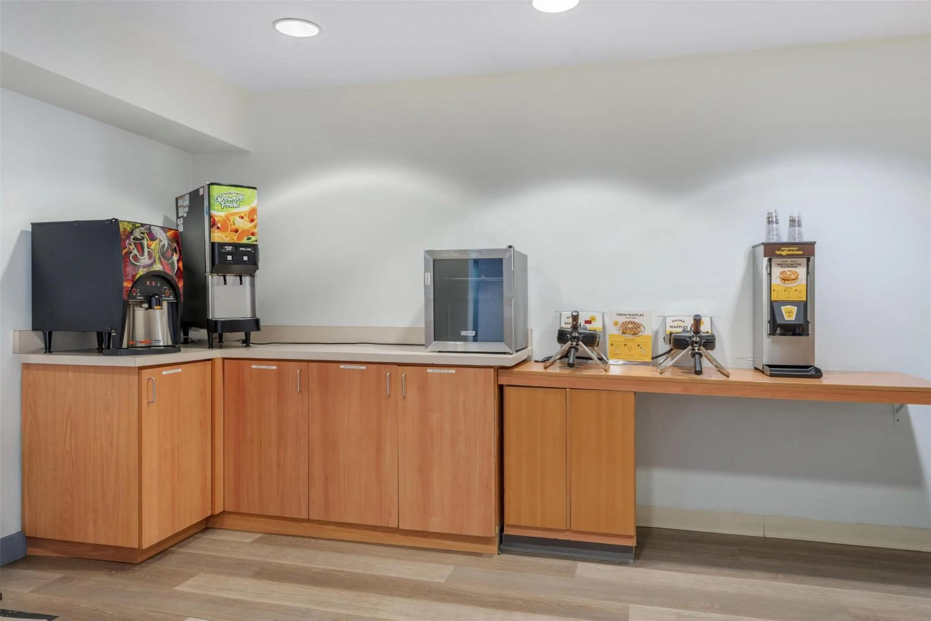 Restaurant/places to eat in SureStay by Best Western Sacramento South Natomas