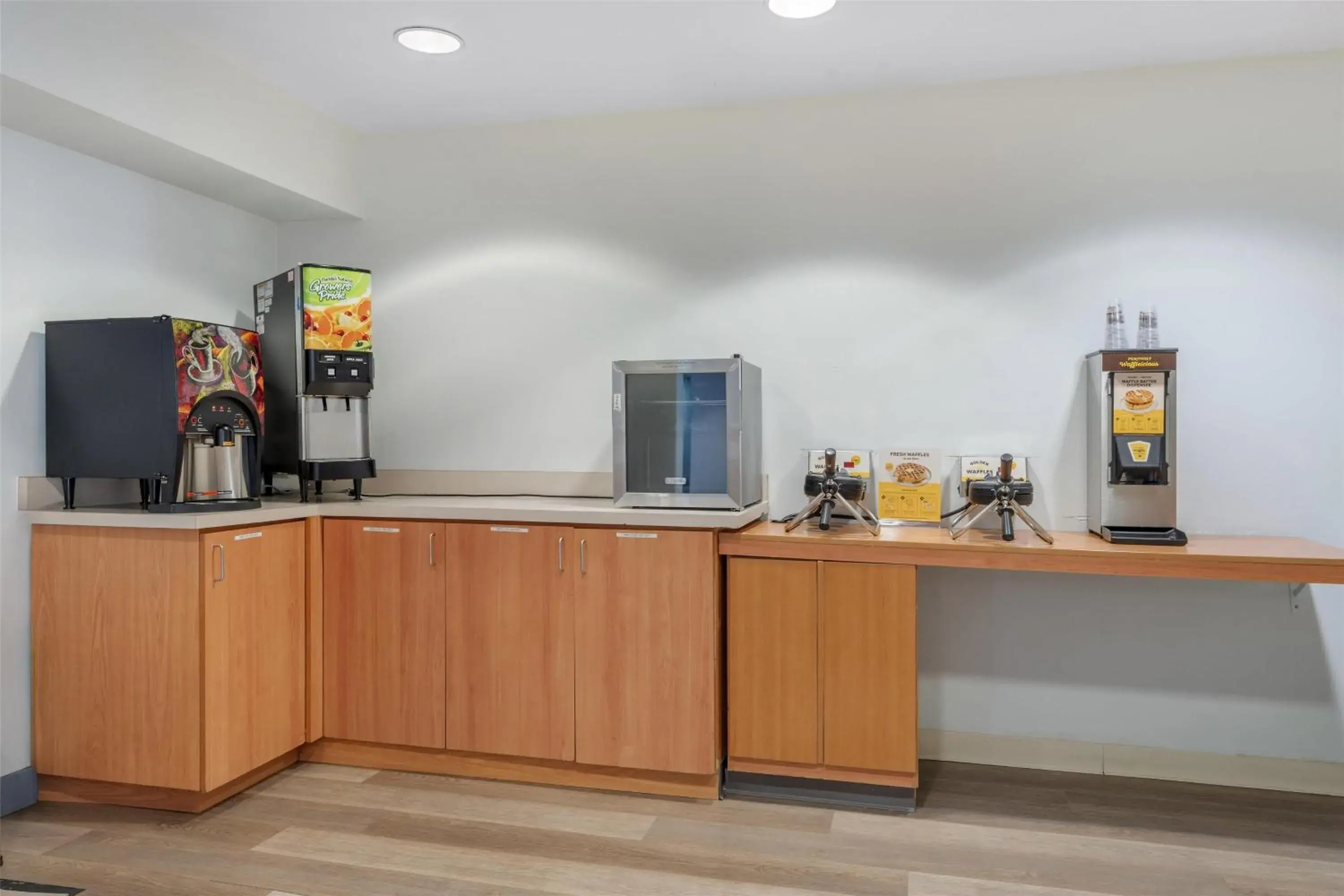 Restaurant/places to eat in SureStay by Best Western Sacramento South Natomas Restaurant/places to eat in SureStay by Best Western Sacramento South Natomas