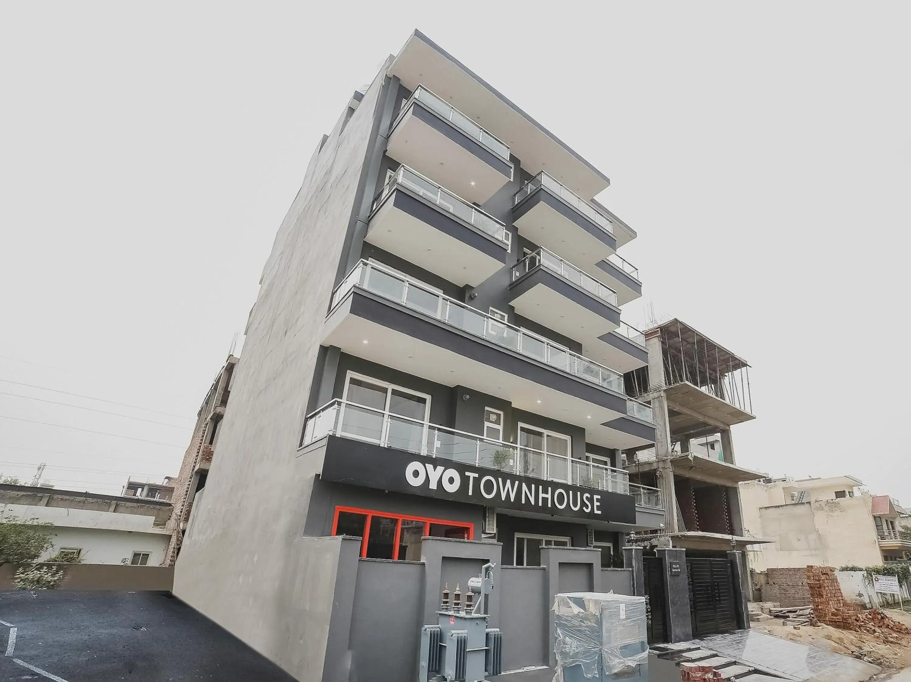 Facade/entrance in Townhouse Sector 46 Gurgaon Near Appu Ghar Facade/entrance in Townhouse Sector 46 Gurgaon Near Appu Ghar