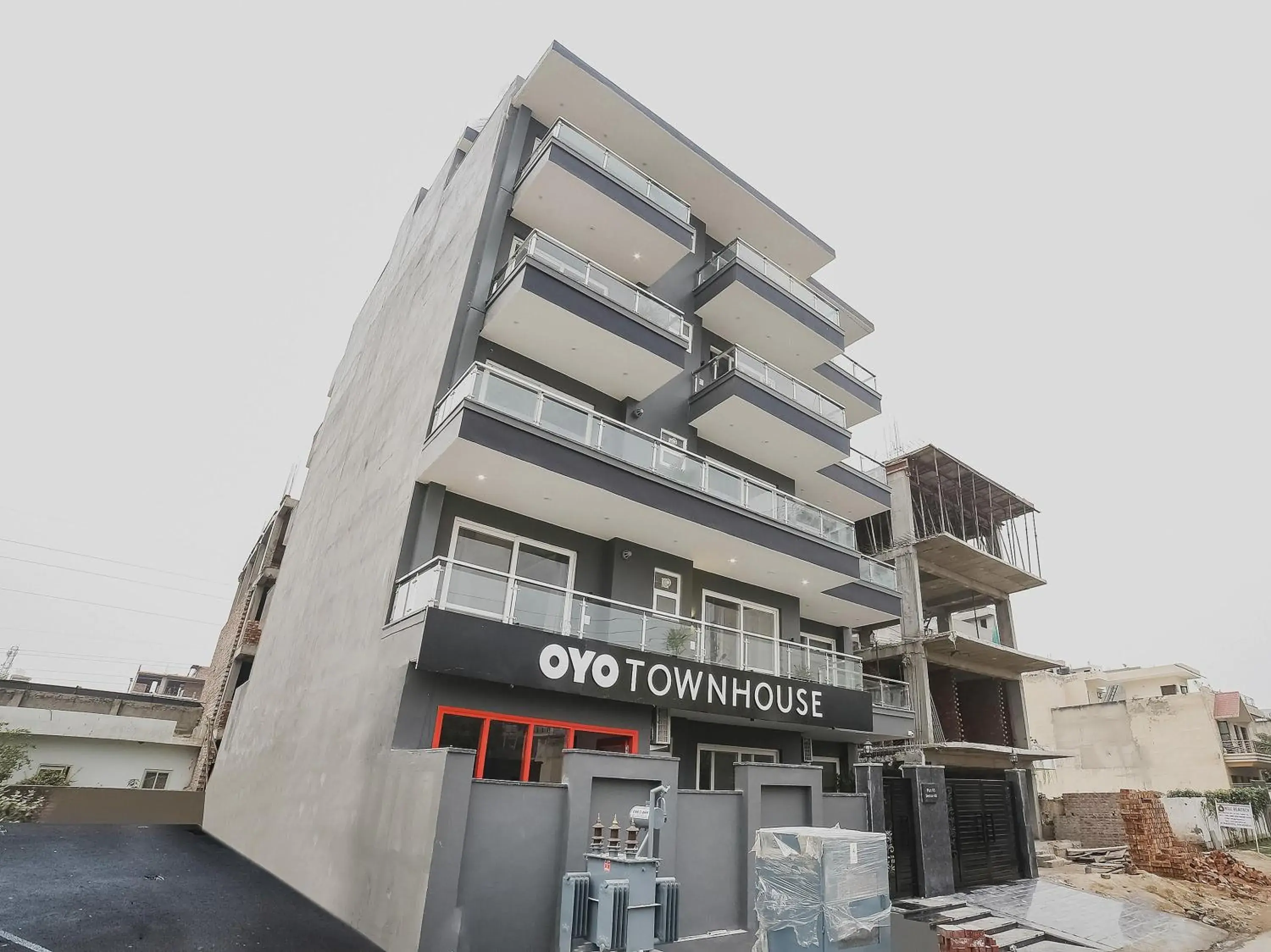 Facade/entrance in Townhouse Sector 46 Gurgaon Near Appu Ghar Facade/entrance in Townhouse Sector 46 Gurgaon Near Appu Ghar