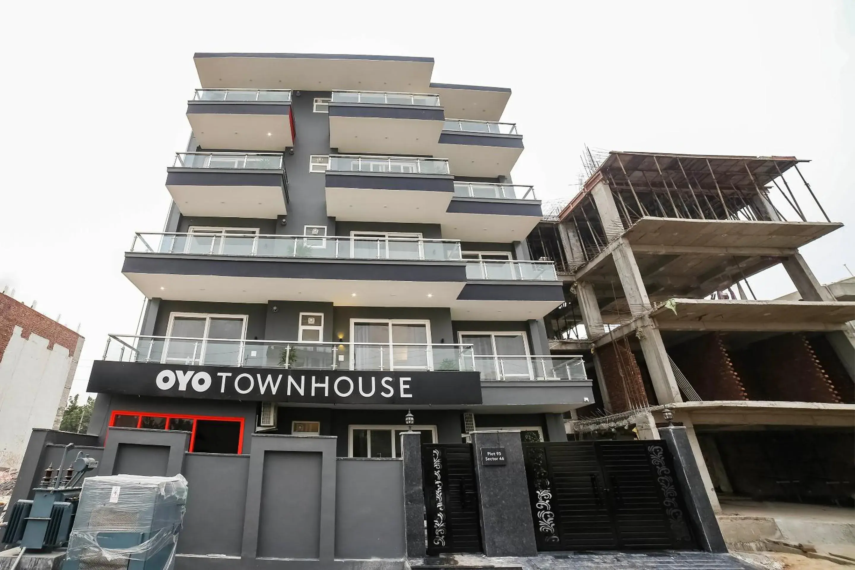 Facade/entrance in Townhouse Sector 46 Gurgaon Near Appu Ghar Facade/entrance in Townhouse Sector 46 Gurgaon Near Appu Ghar