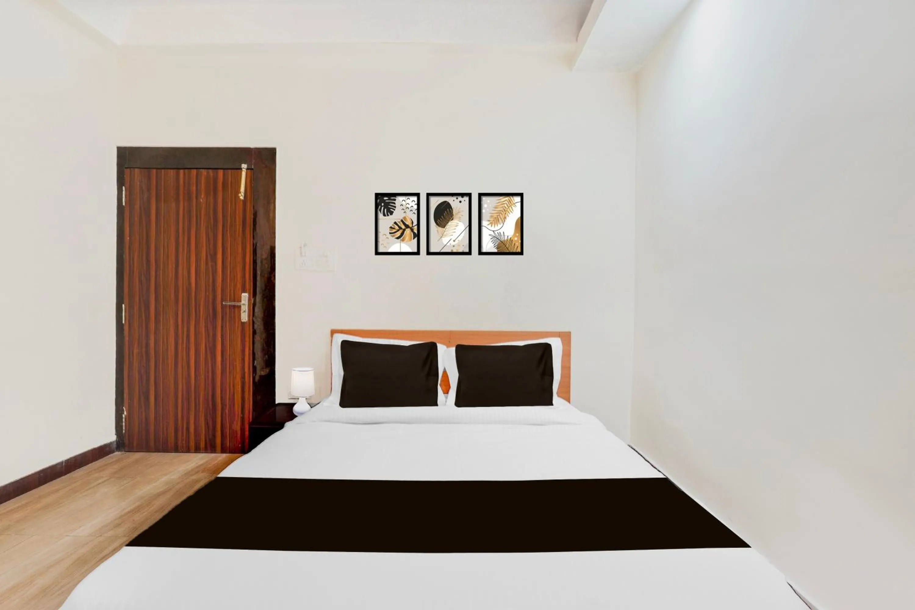 Bedroom, Bed in Super Hotel O Upper Bazar formerly RR Residency