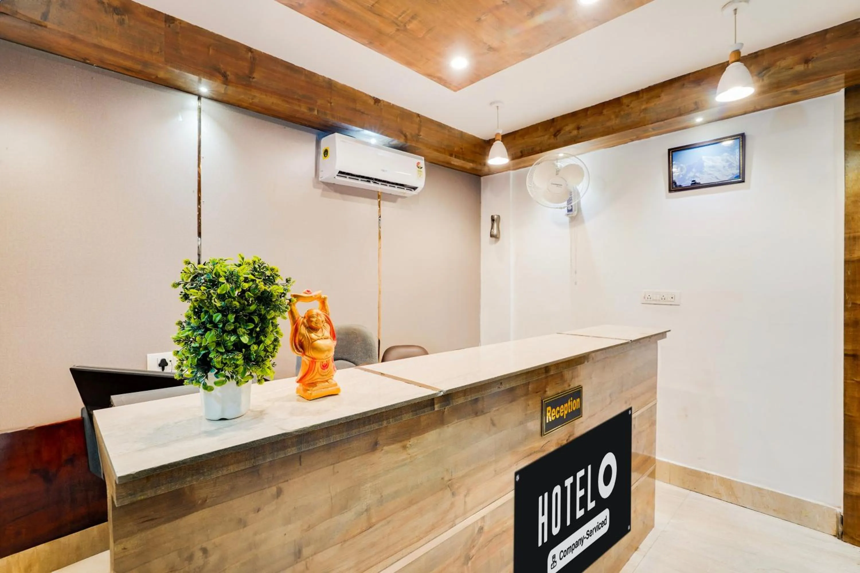 Lobby or reception in Super Hotel O Upper Bazar formerly RR Residency