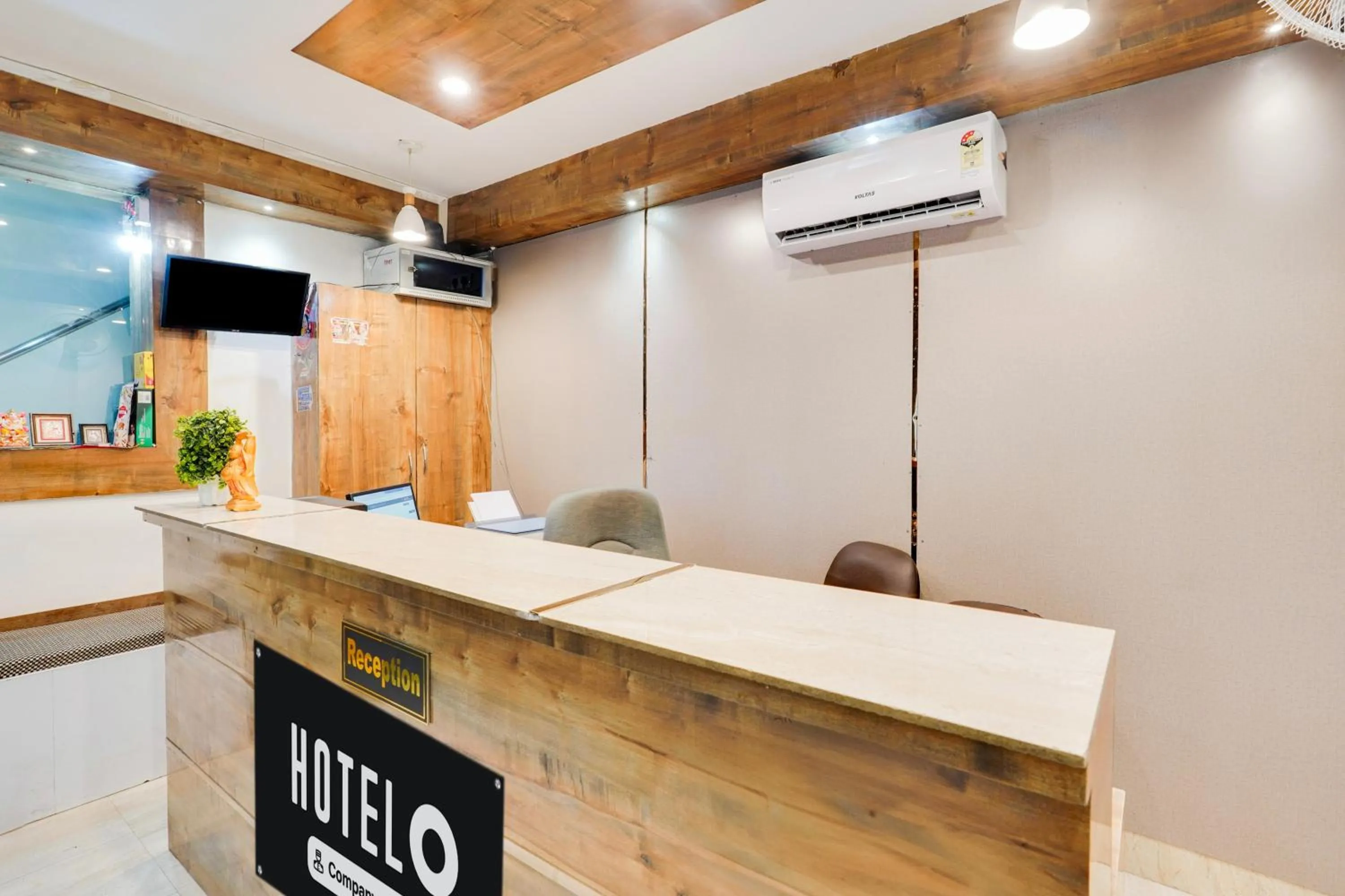 Lobby or reception in Super Hotel O Upper Bazar formerly RR Residency