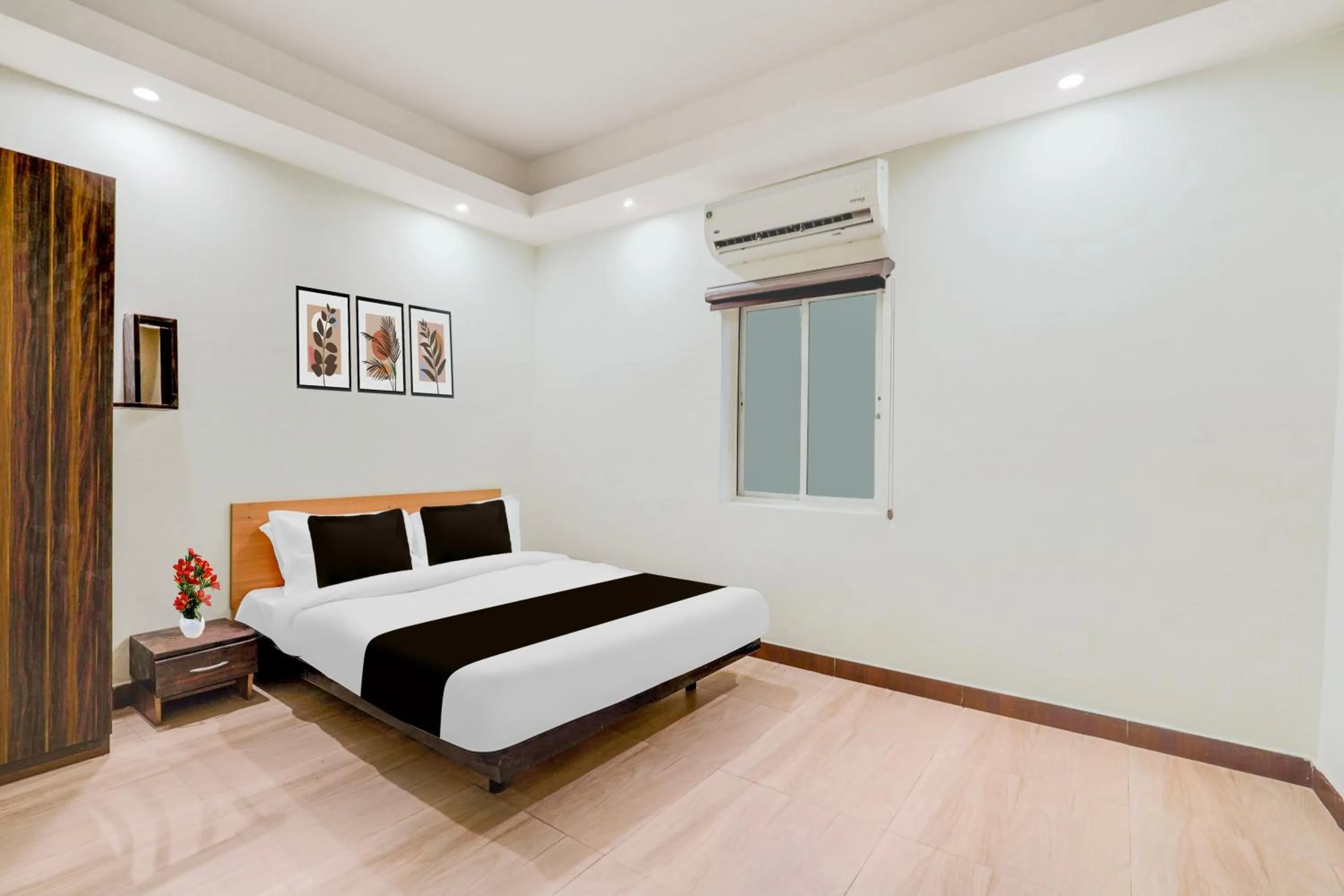 Bedroom, Bed in Super Hotel O Upper Bazar formerly RR Residency