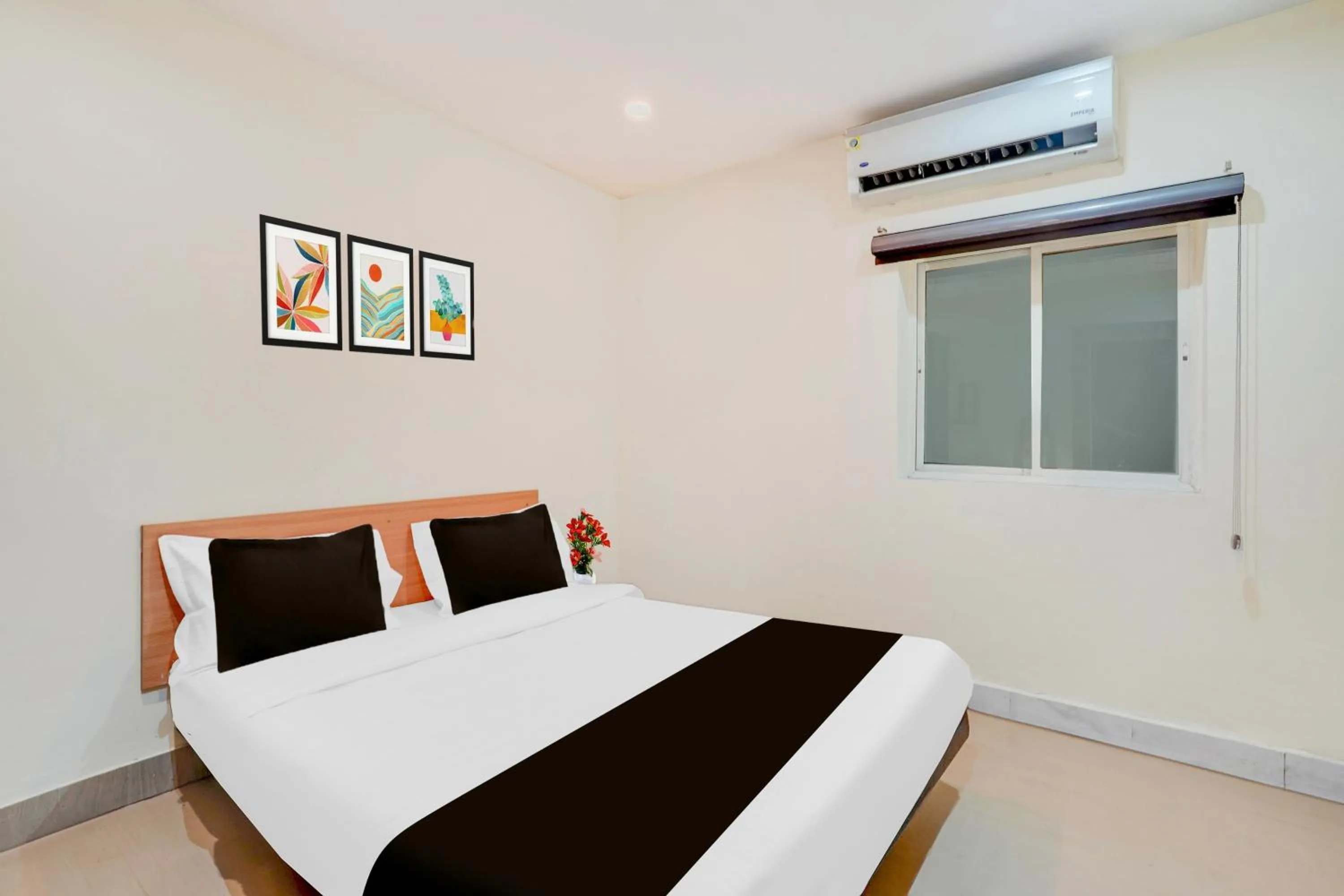 Bedroom, Bed in Super Hotel O Upper Bazar formerly RR Residency