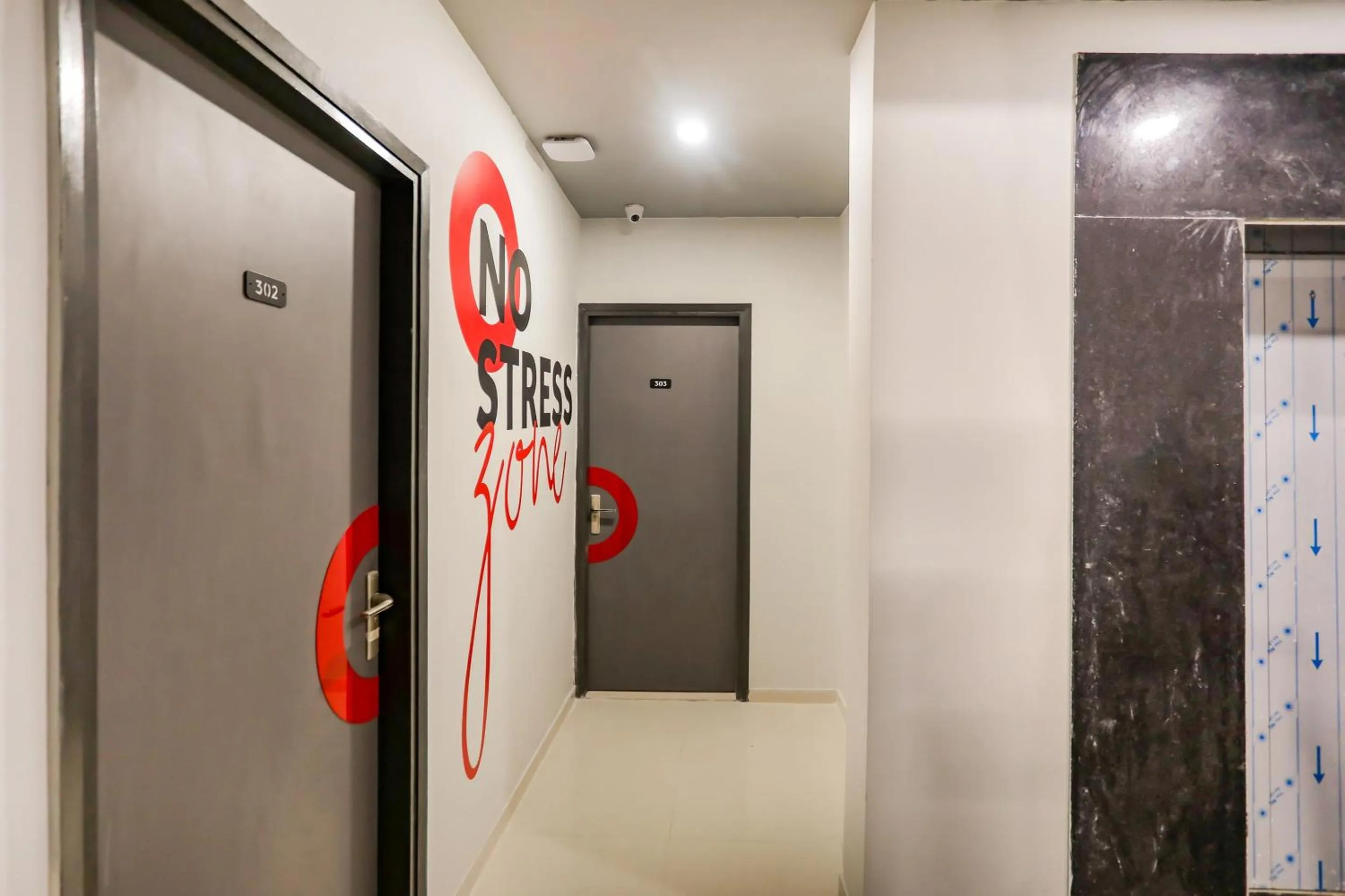 Lobby or reception in Collection O Le Noida Hotel Near Sector 76 Metro Station