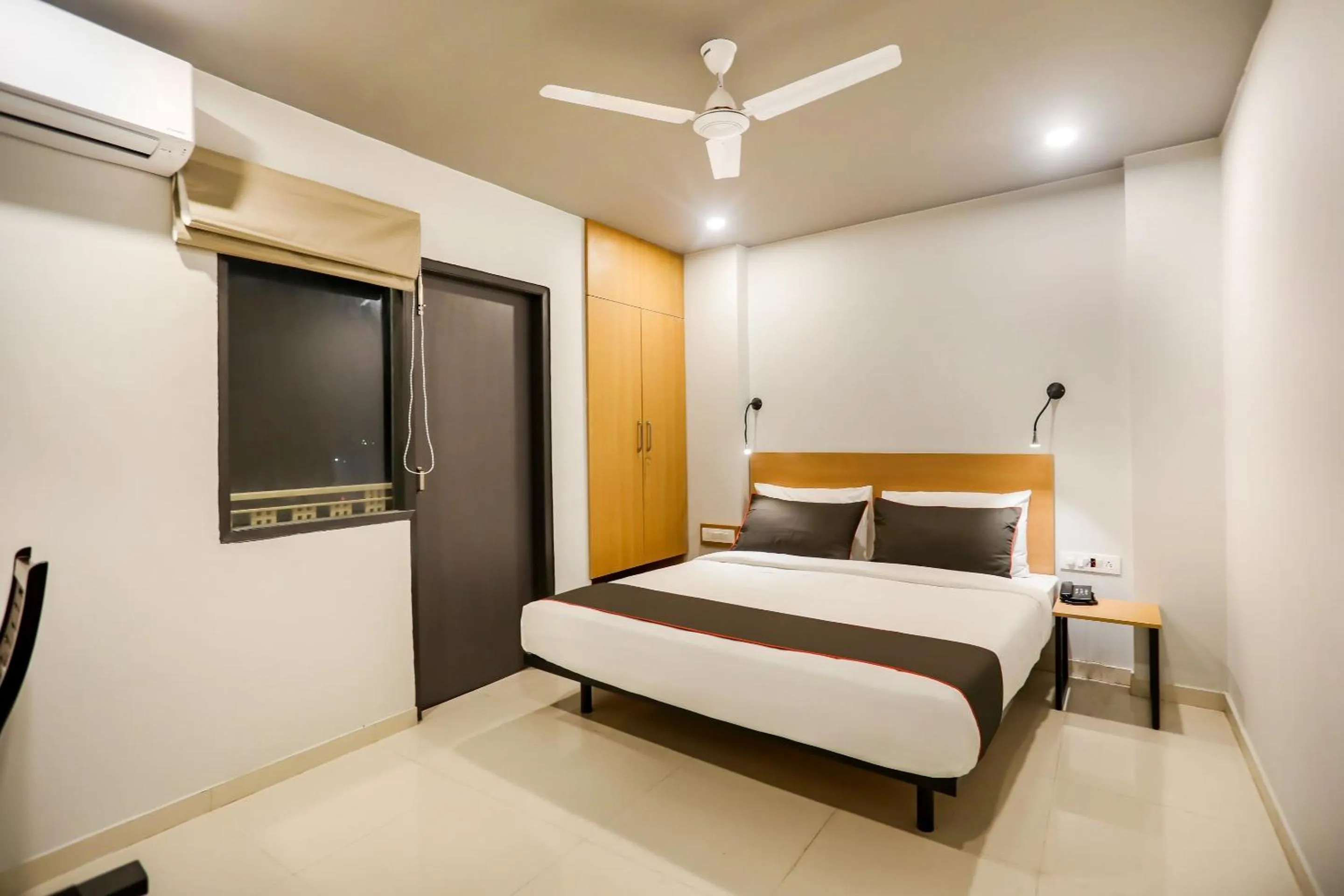 Bedroom, Bed in Collection O Le Noida Hotel Near Sector 76 Metro Station