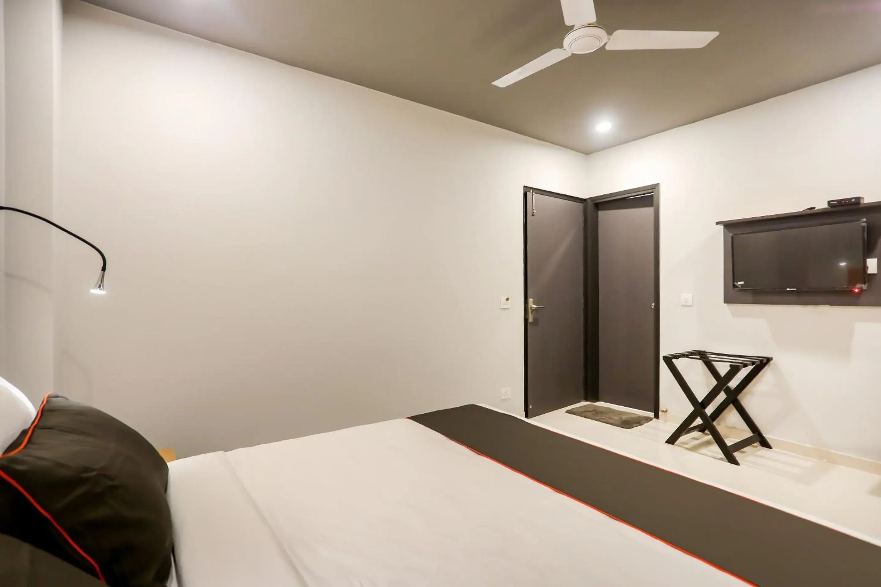 Bedroom, Bed in Collection O Le Noida Hotel Near Sector 76 Metro Station Bedroom, Bed in Collection O Le Noida Hotel Near Sector 76 Metro Station