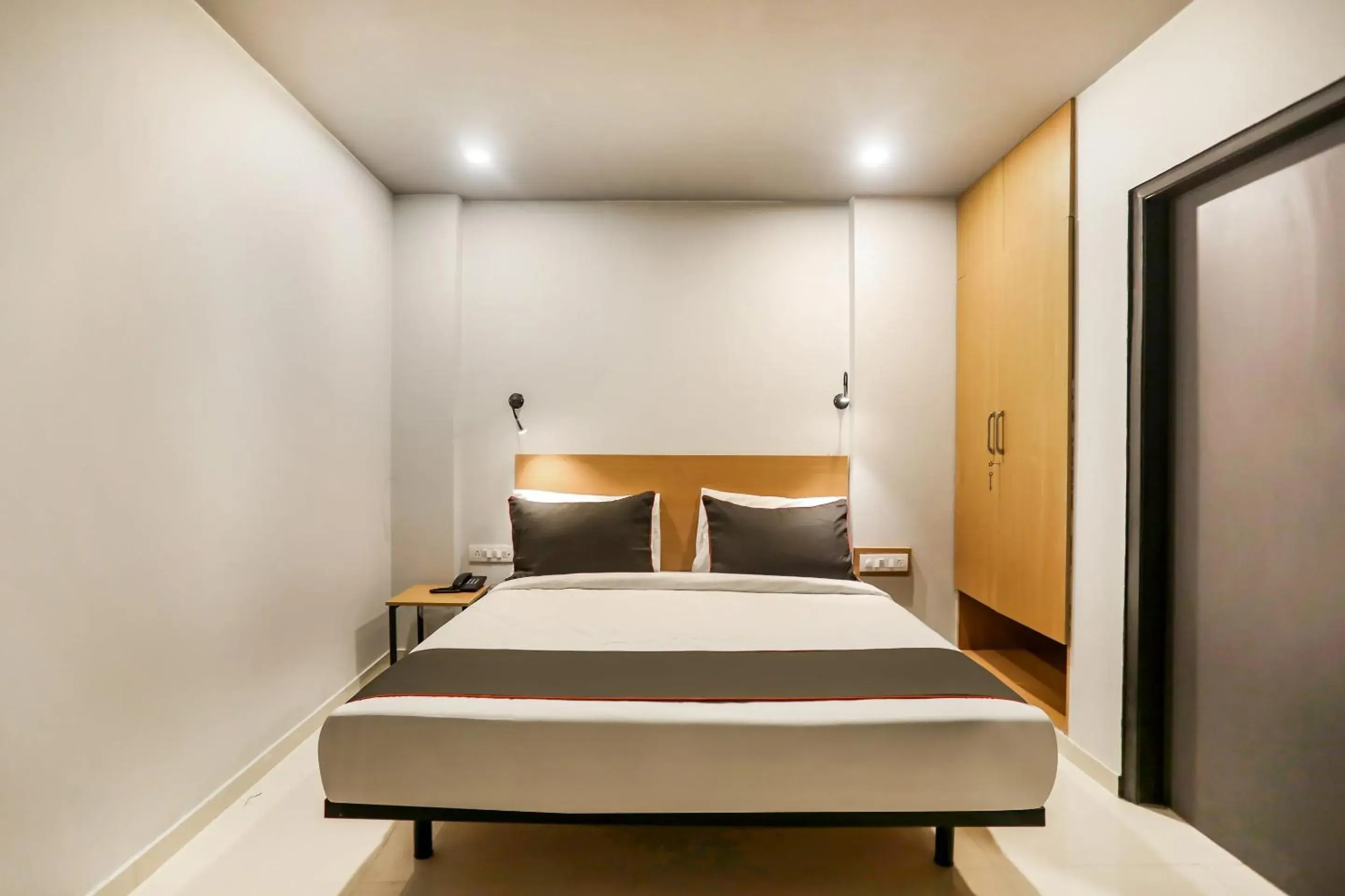 Bedroom, Bed in Super Collection O Le Noida Hotel Near Sector 76 Metro Station Bedroom, Bed in Super Collection O Le Noida Hotel Near Sector 76 Metro Station