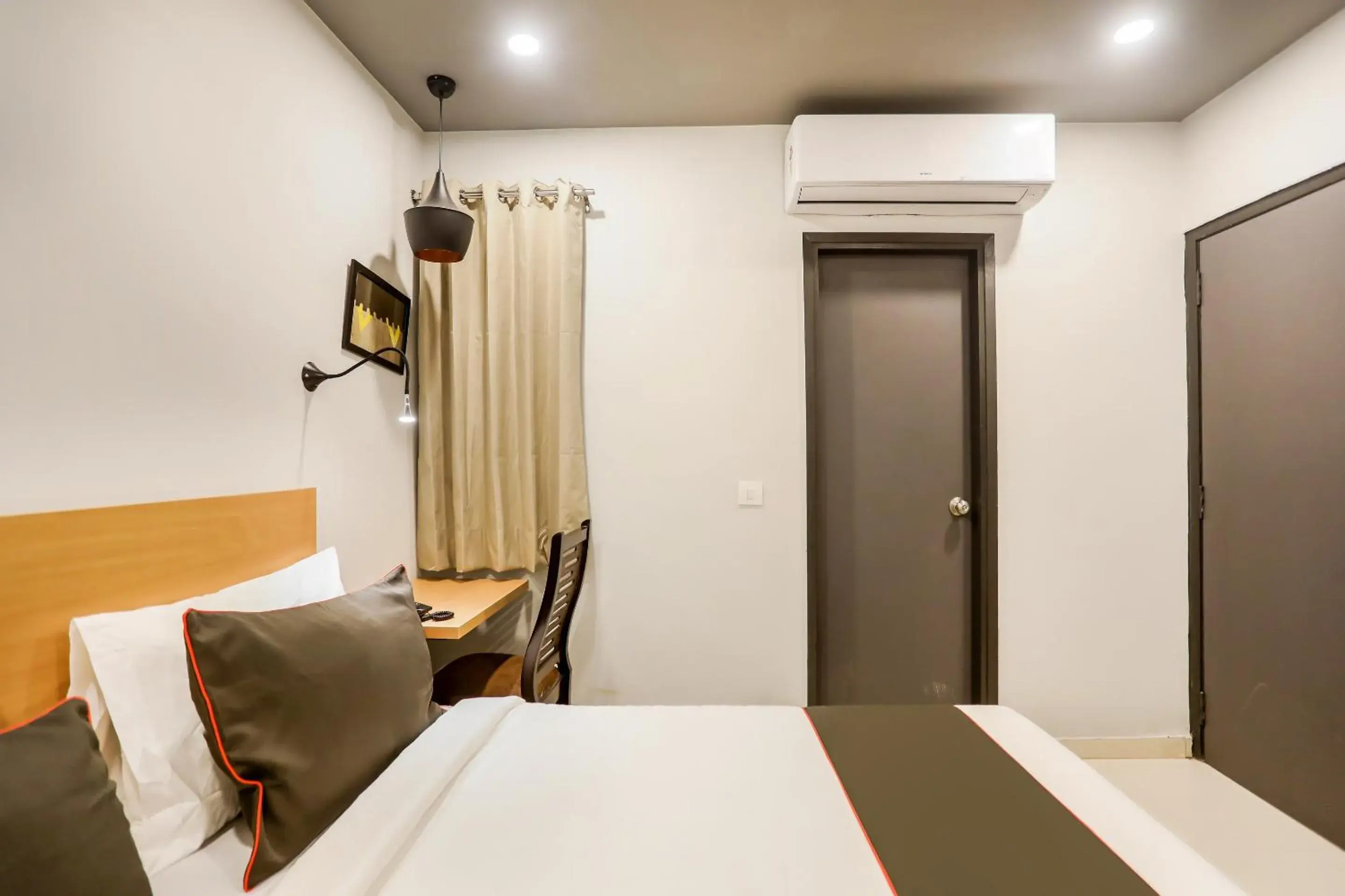 Bedroom, Bed in Super Collection O Le Noida Hotel Near Sector 76 Metro Station Bedroom, Bed in Super Collection O Le Noida Hotel Near Sector 76 Metro Station