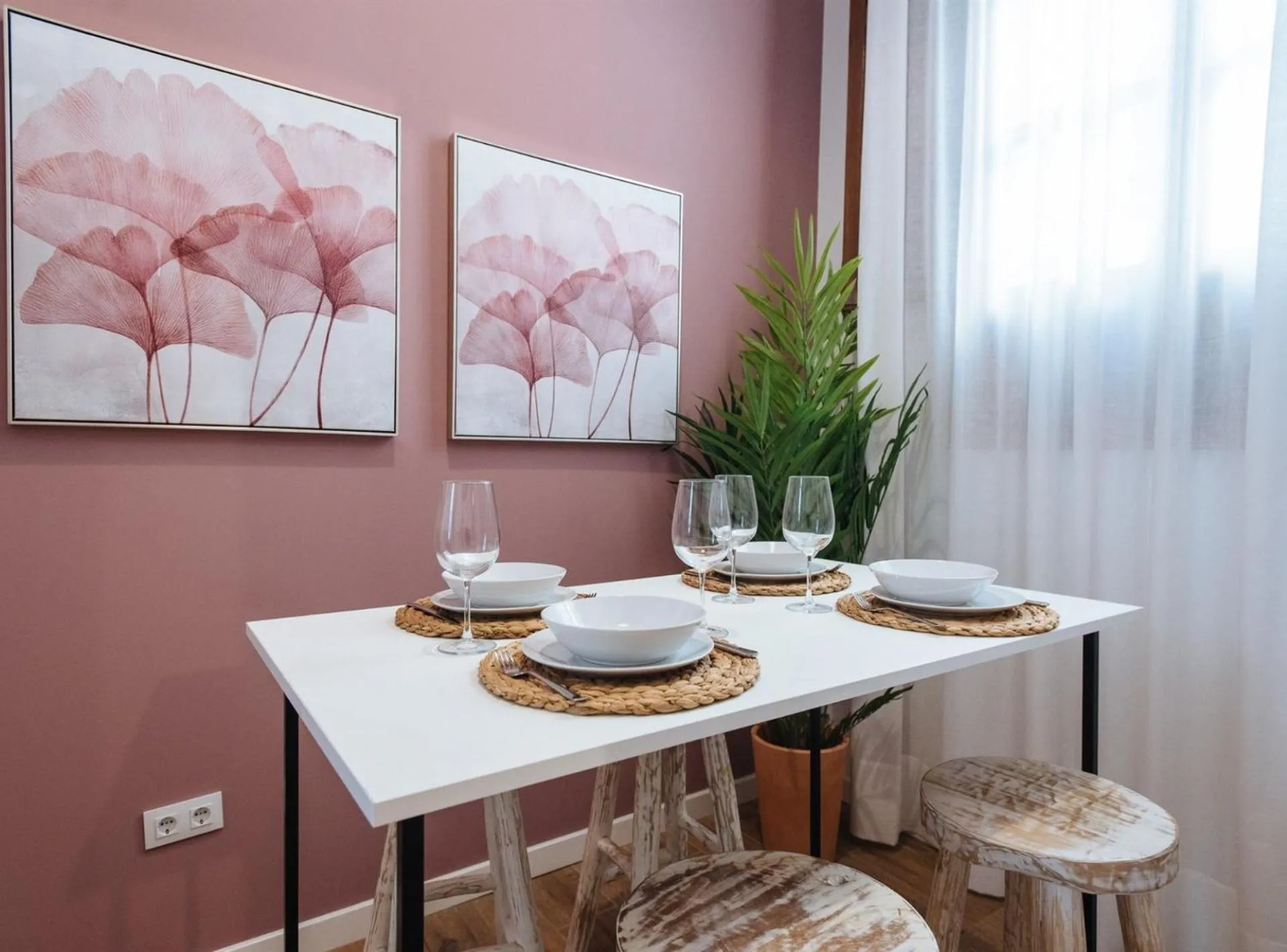 Dining area in Lola de Triana Apartments