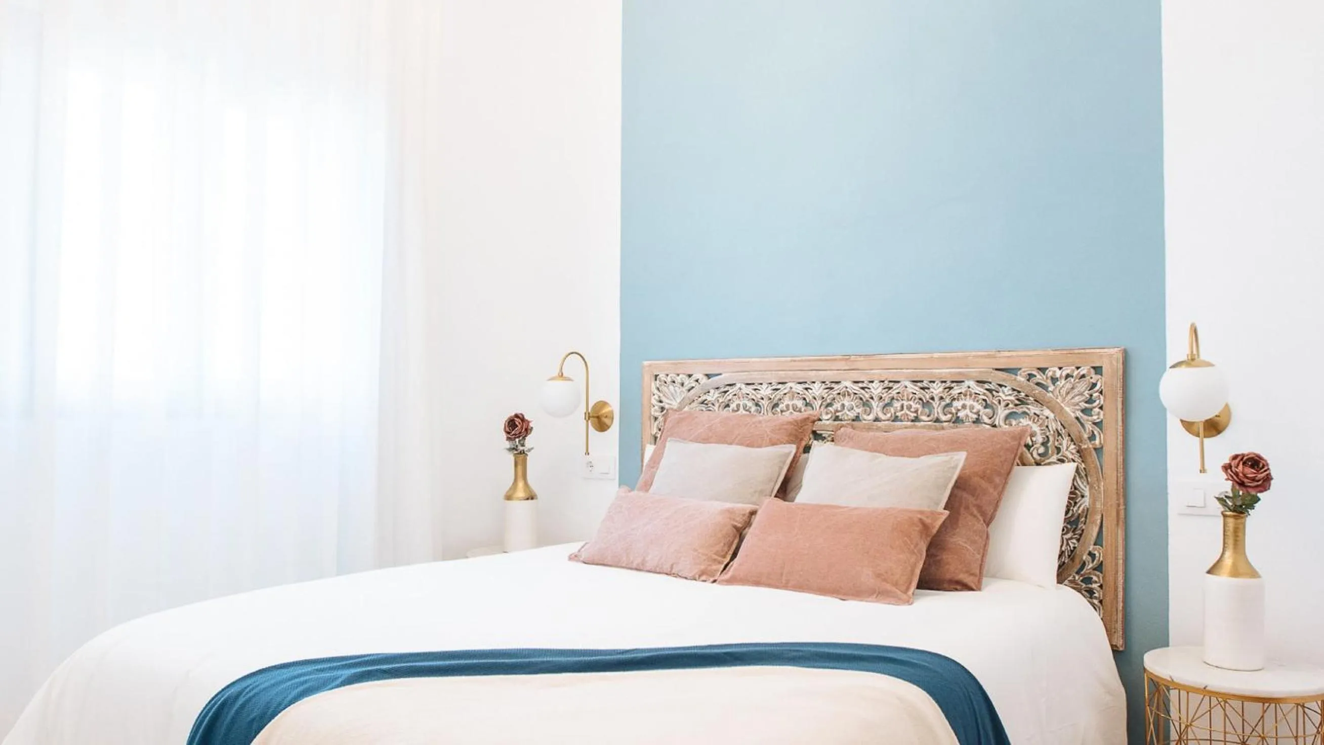 Bed in Lola de Triana Apartments
