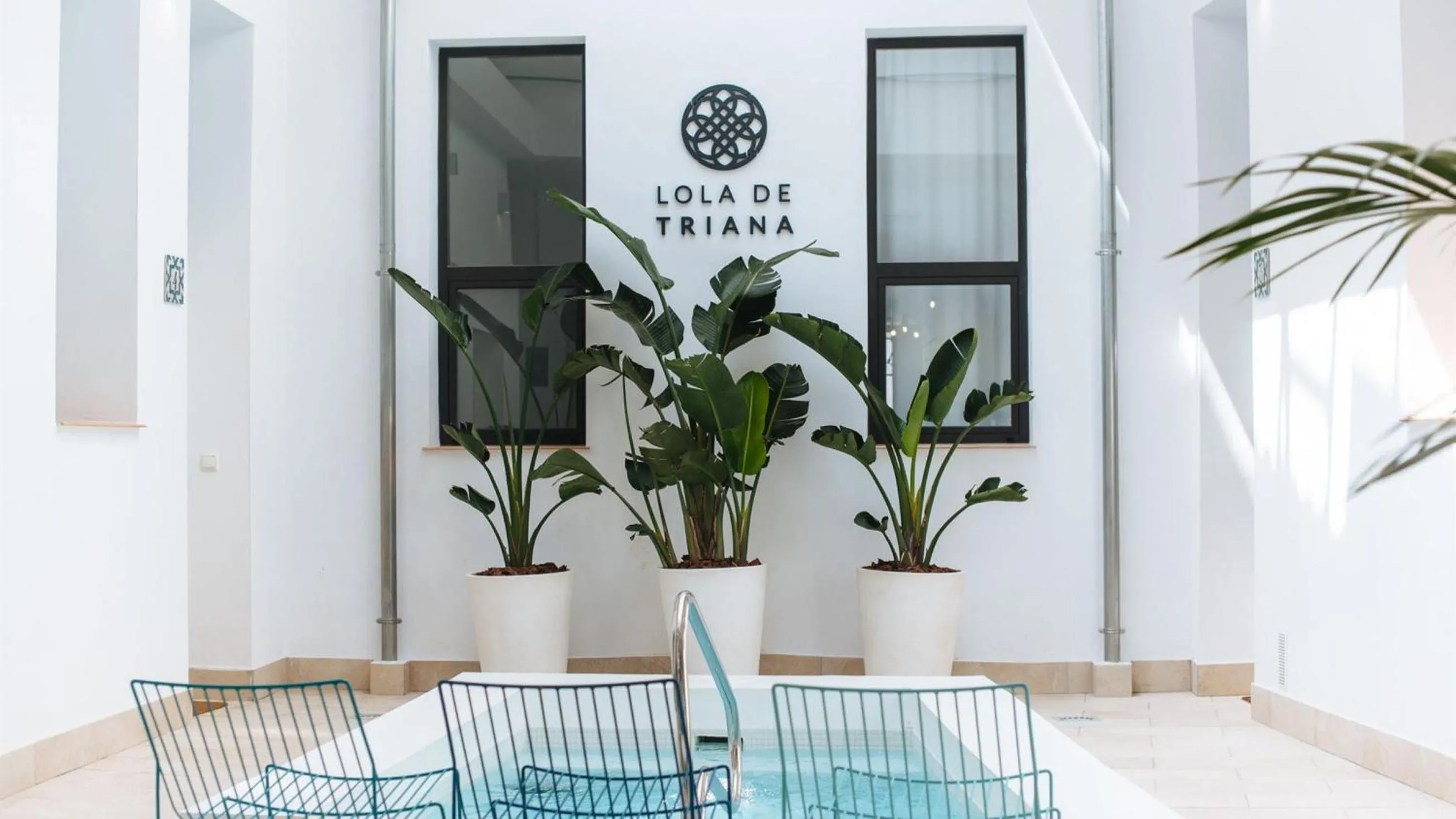 Swimming pool in Lola de Triana Apartments