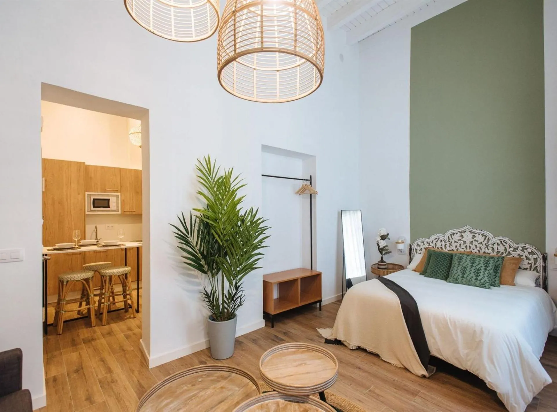 Photo of the whole room, Bed in Lola de Triana Apartments