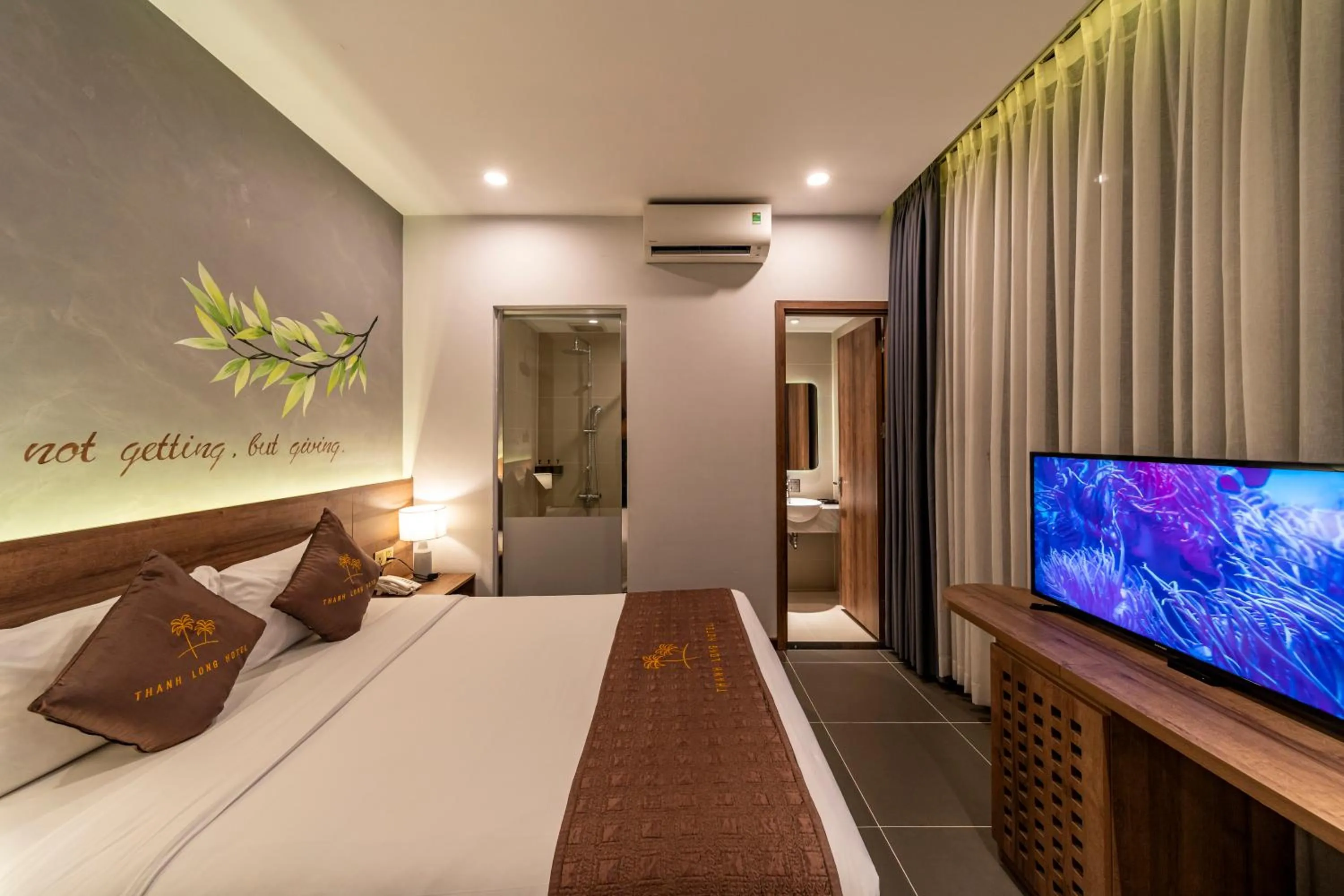 Bedroom, Bed in Thanh Long Hotel - Bach Dang