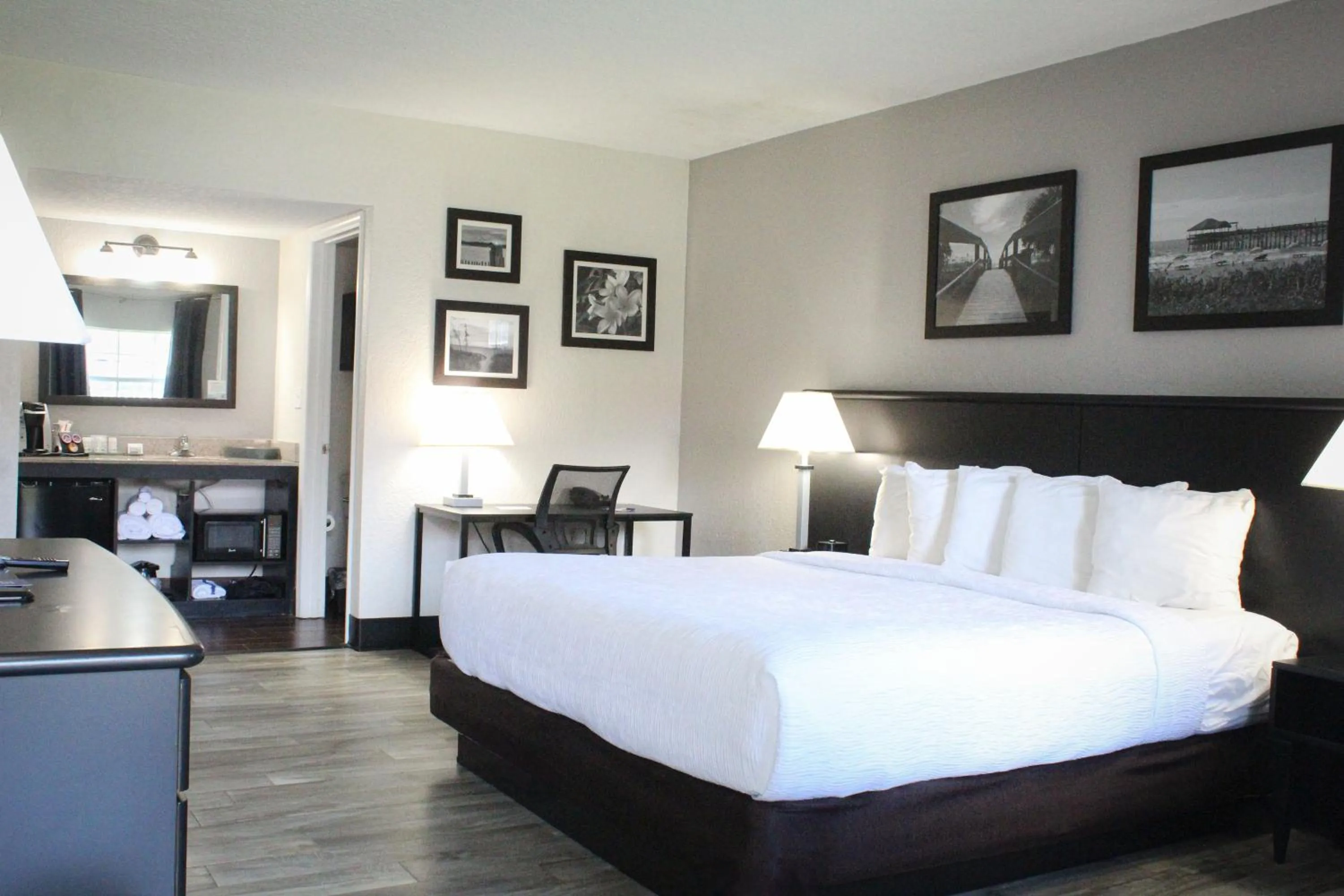 Bed in La Quinta Inn by Wyndham Cocoa Beach-Port Canaveral