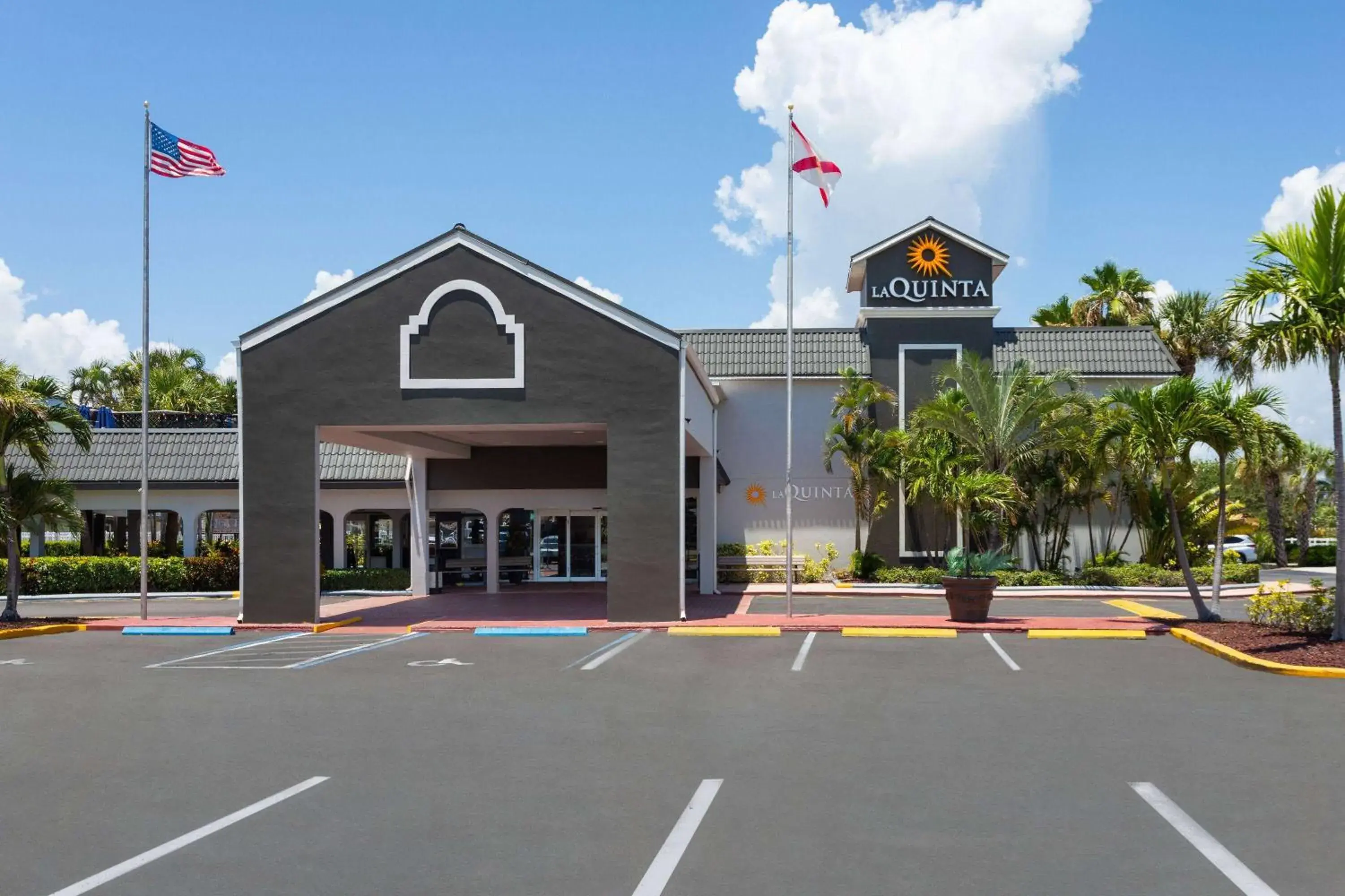 Property building in La Quinta Inn by Wyndham Cocoa Beach-Port Canaveral Property building in La Quinta Inn by Wyndham Cocoa Beach-Port Canaveral