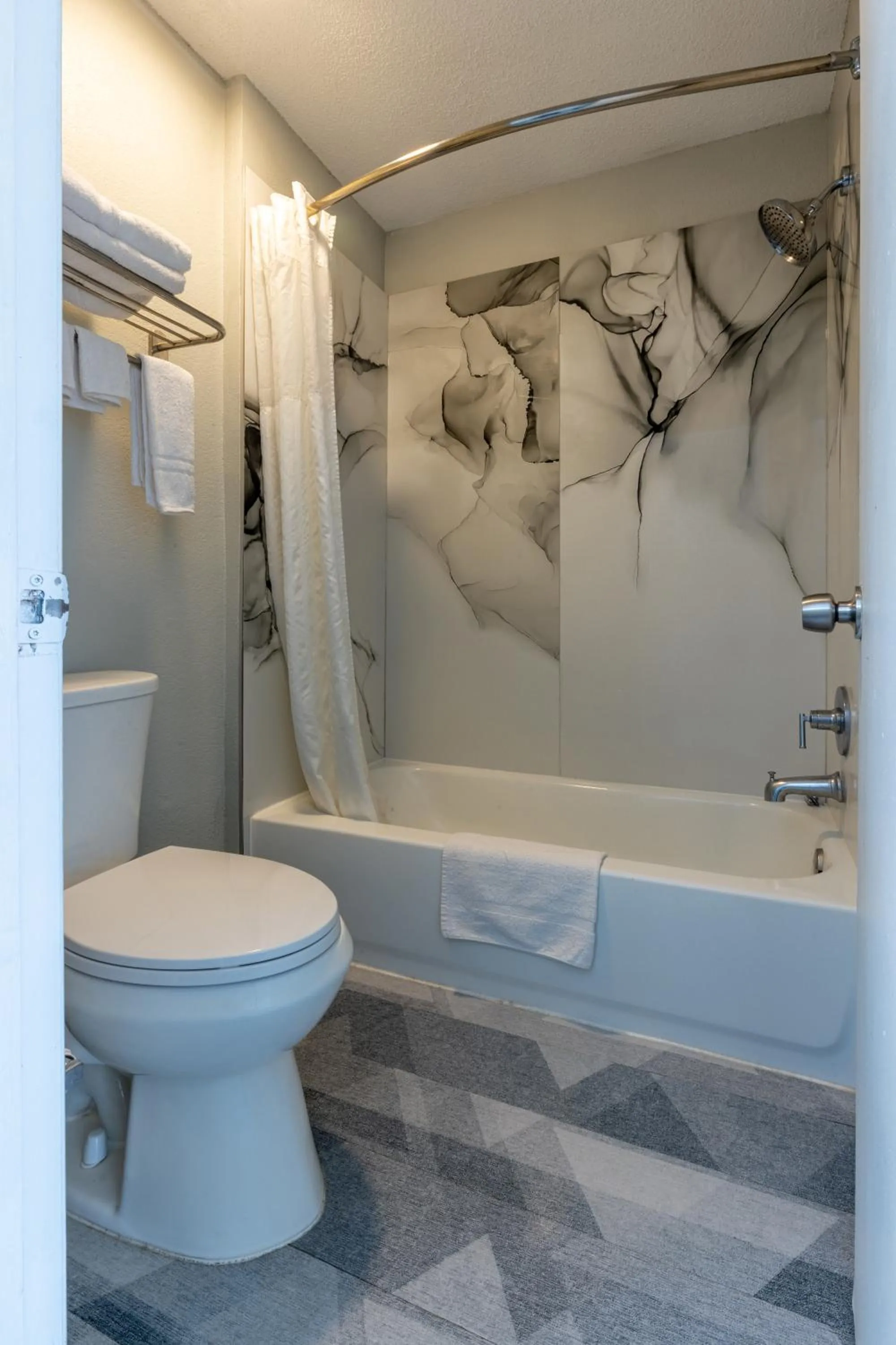 Bathroom in Freer Executive inn and Studios