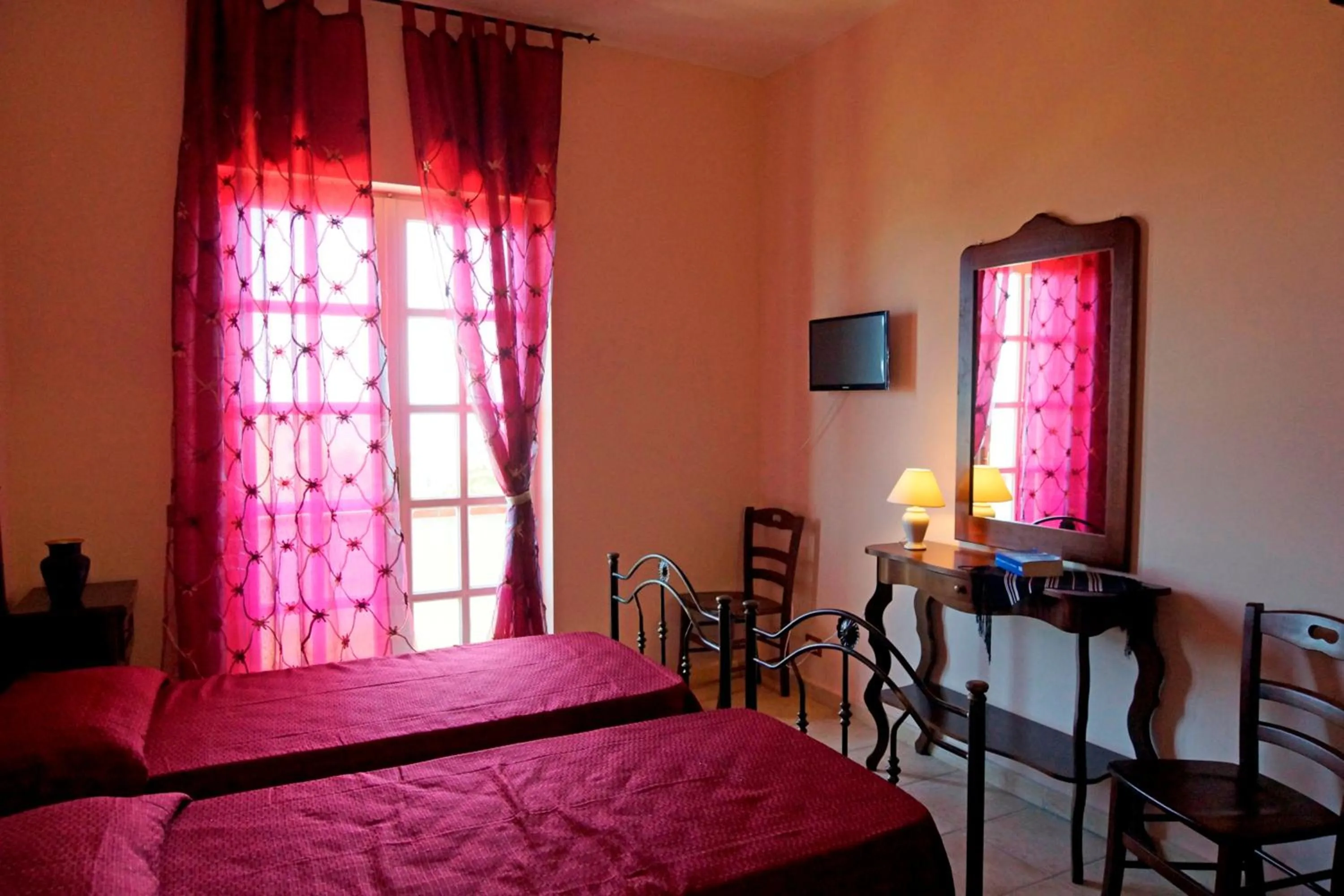 Photo of the whole room, Bed in La Casa Di Mirò