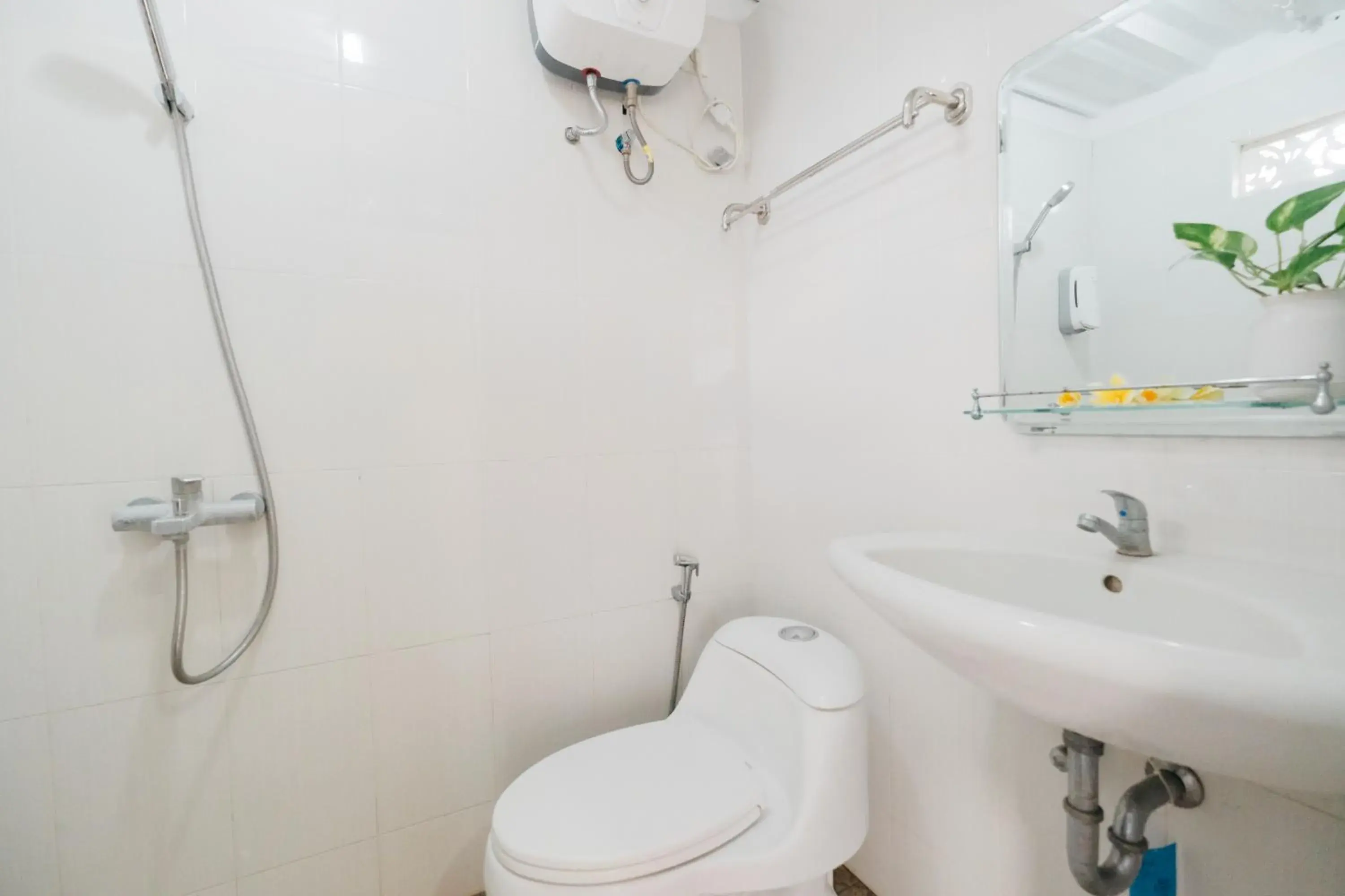 Bathroom in D' Tamblingan Guesthouse Jimbaran RedPartner Bathroom in D' Tamblingan Guesthouse Jimbaran RedPartner