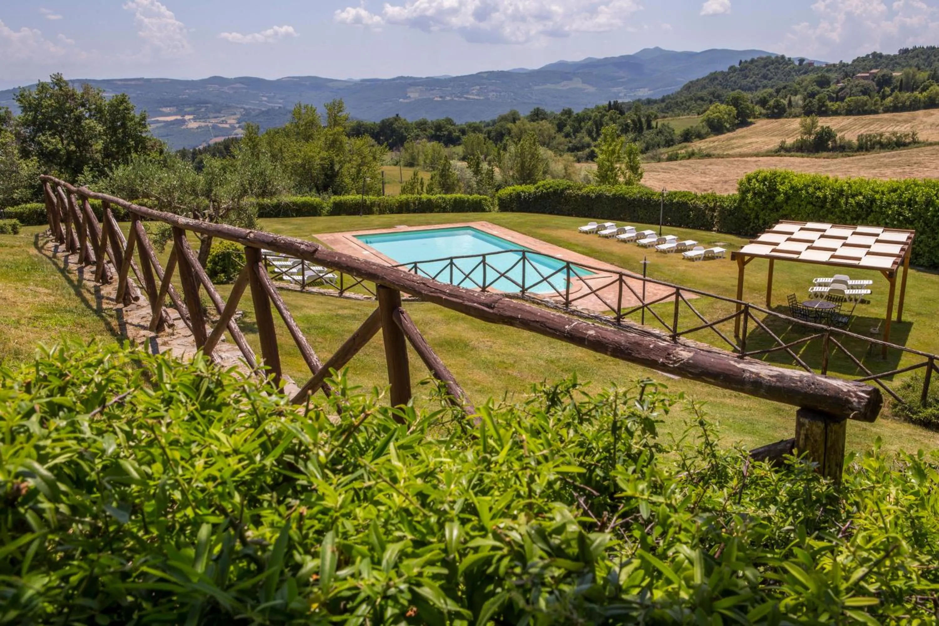 Swimming pool in Villa Orizzonte - Teloni