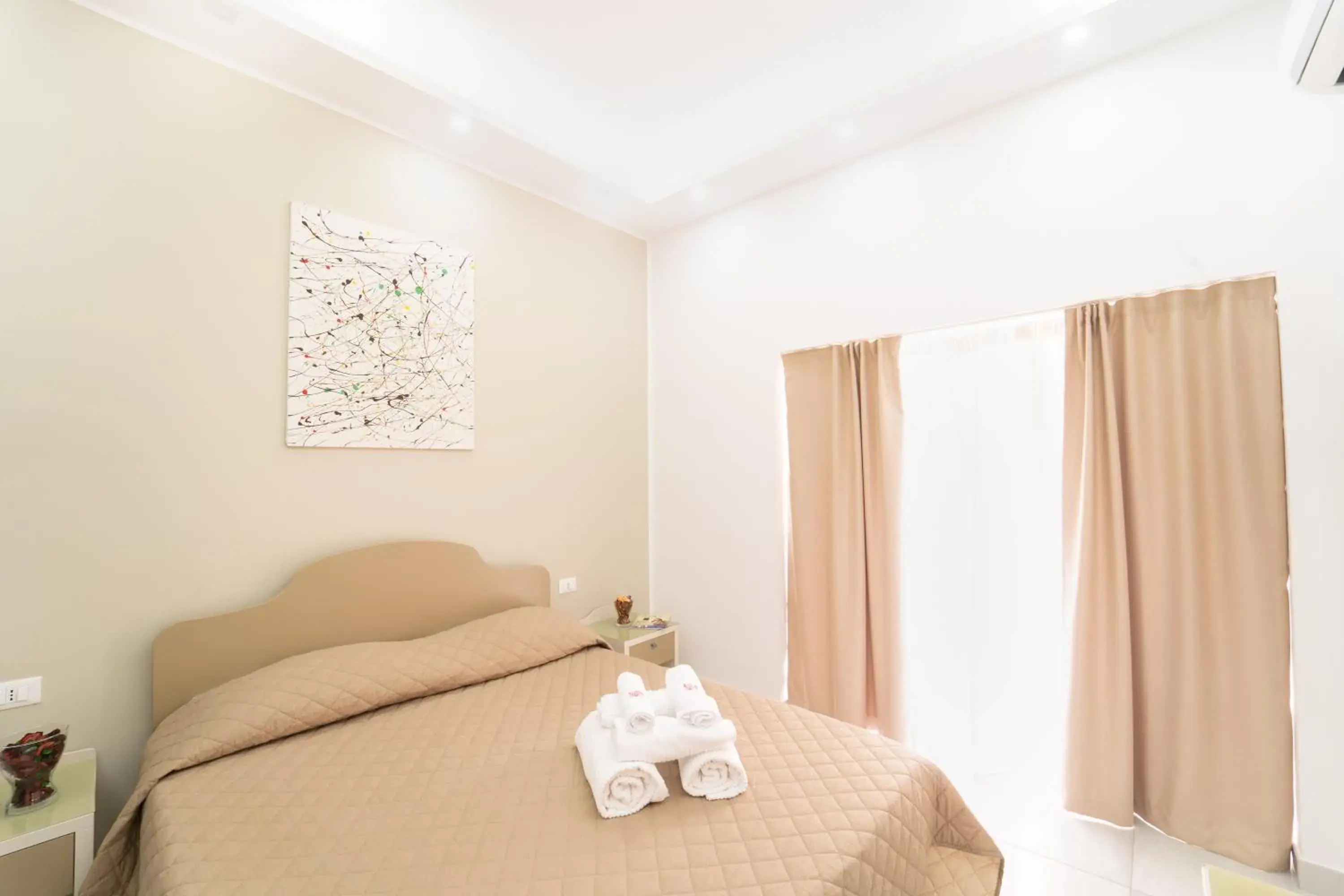 Standard Double Room in Royal Art H Spaccanapoli, by ClaPa Group Standard Double Room in Royal Art H Spaccanapoli, by ClaPa Group